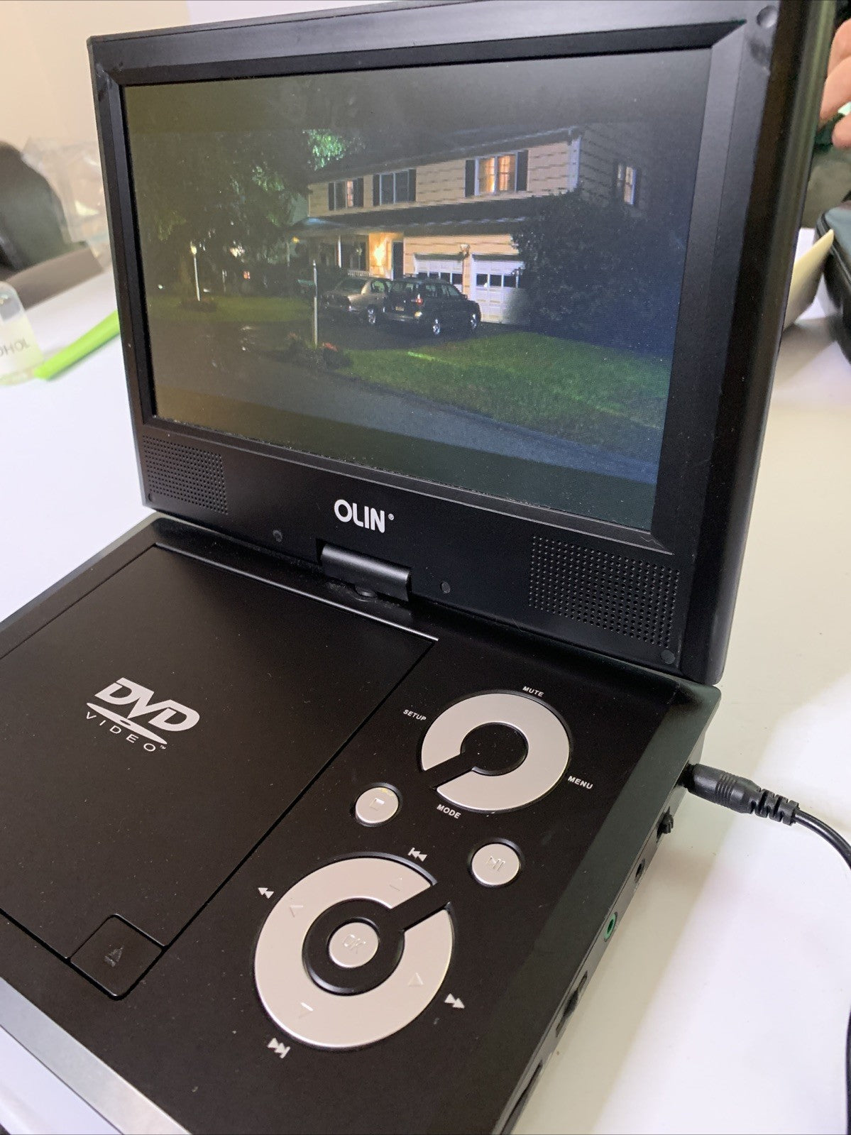 Olin DVD Swivel-Screen Player 9" PD-910 With Power Supply