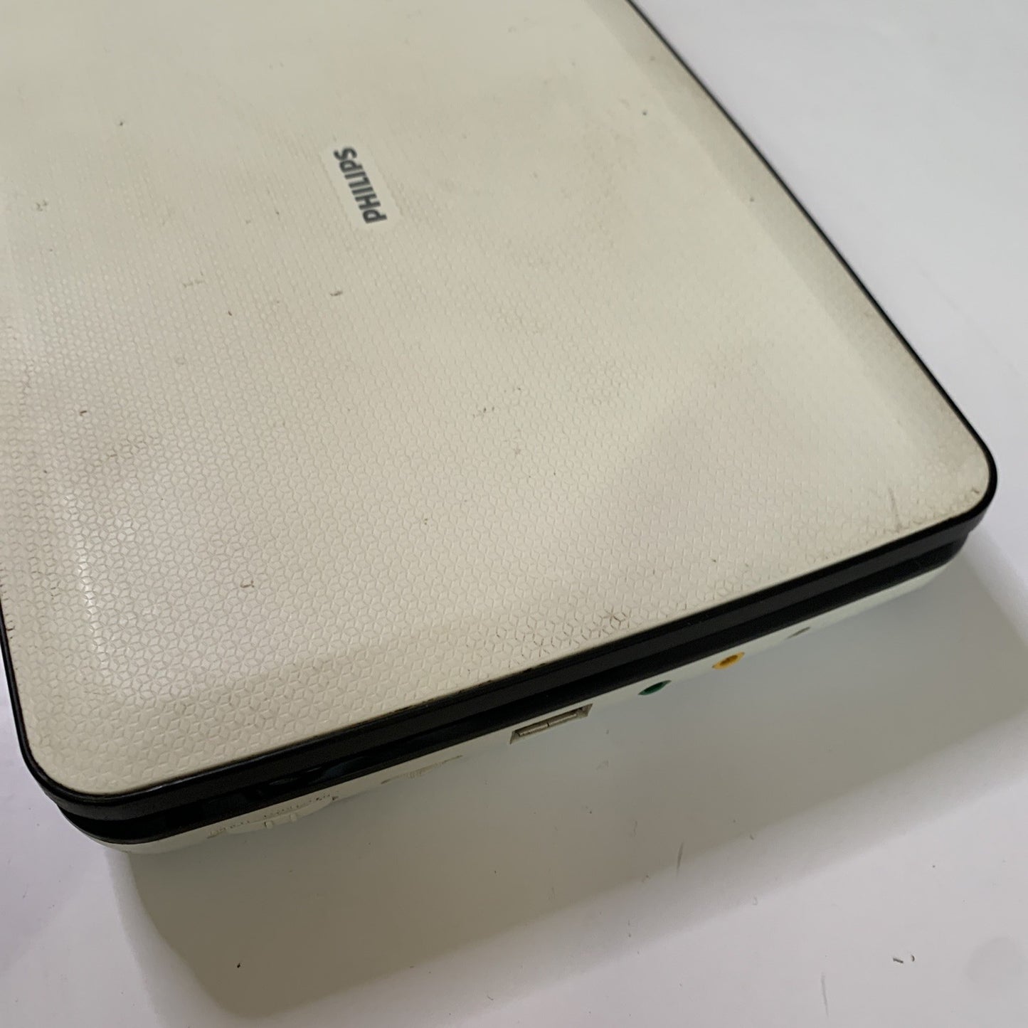 Philips Portable 9" DVD Player With Power Supply PD9030/79