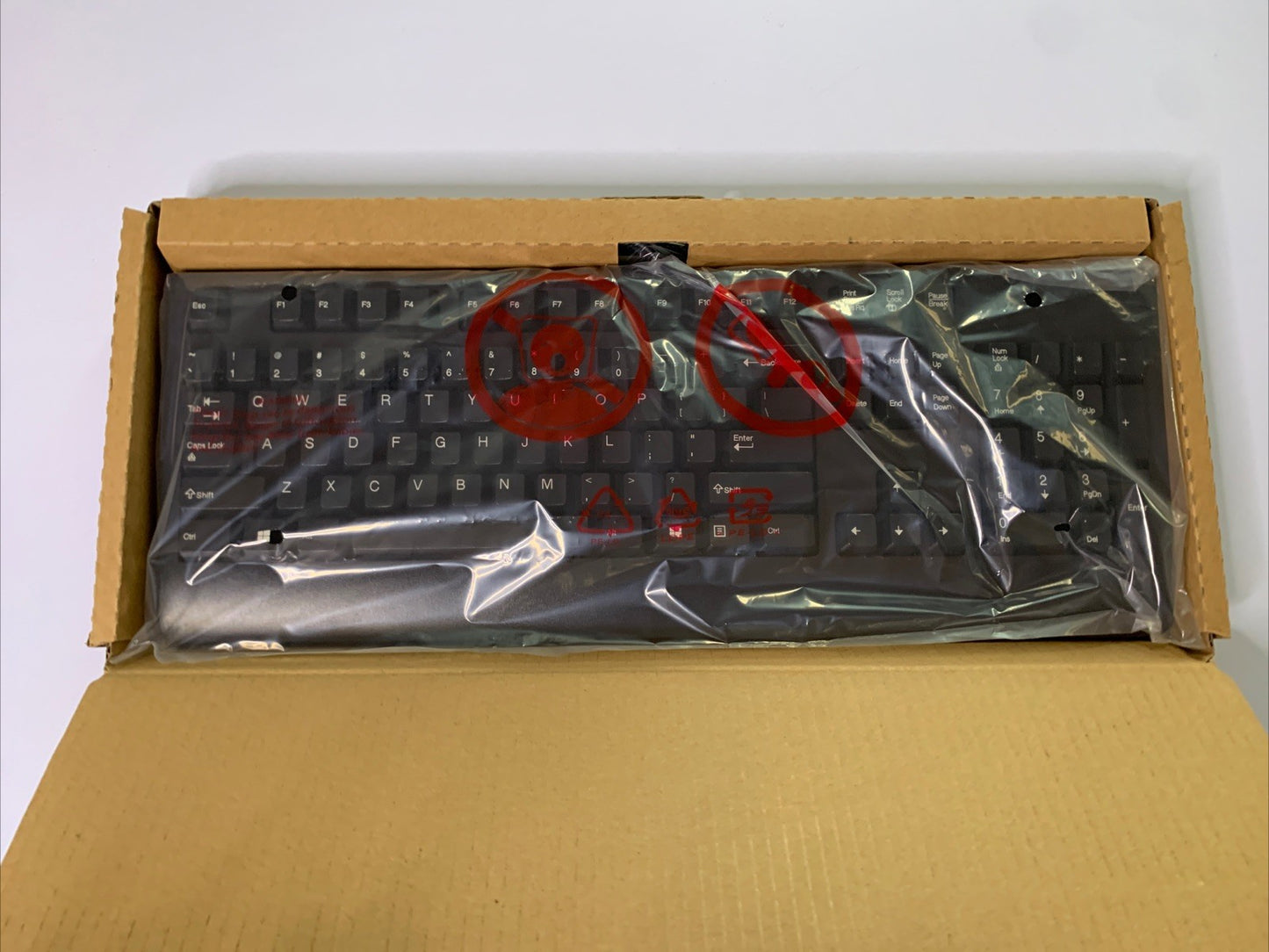 Genuine Lenovo USB Traditional Keyboard Wired 00XH688  NEW