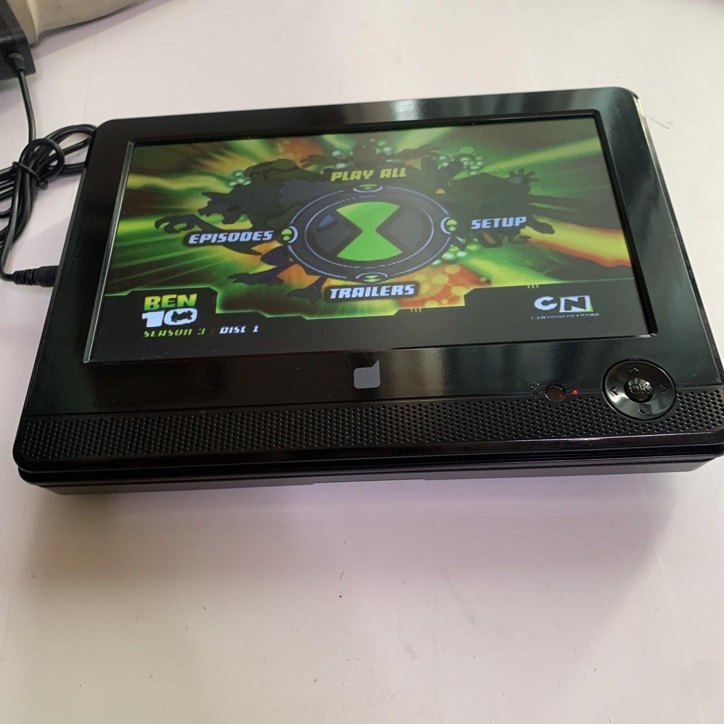 Dick Smith 9" DVD Media Player With Power Supply D6203