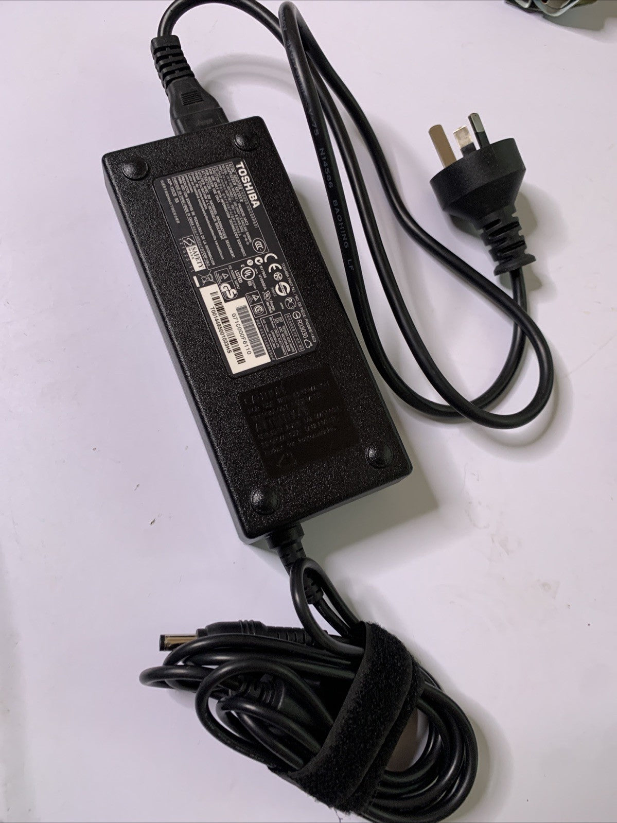 Genuine Toshiba PA5083E-1AC3 Laptop Power Supply 19V 6.32A AC Adapter