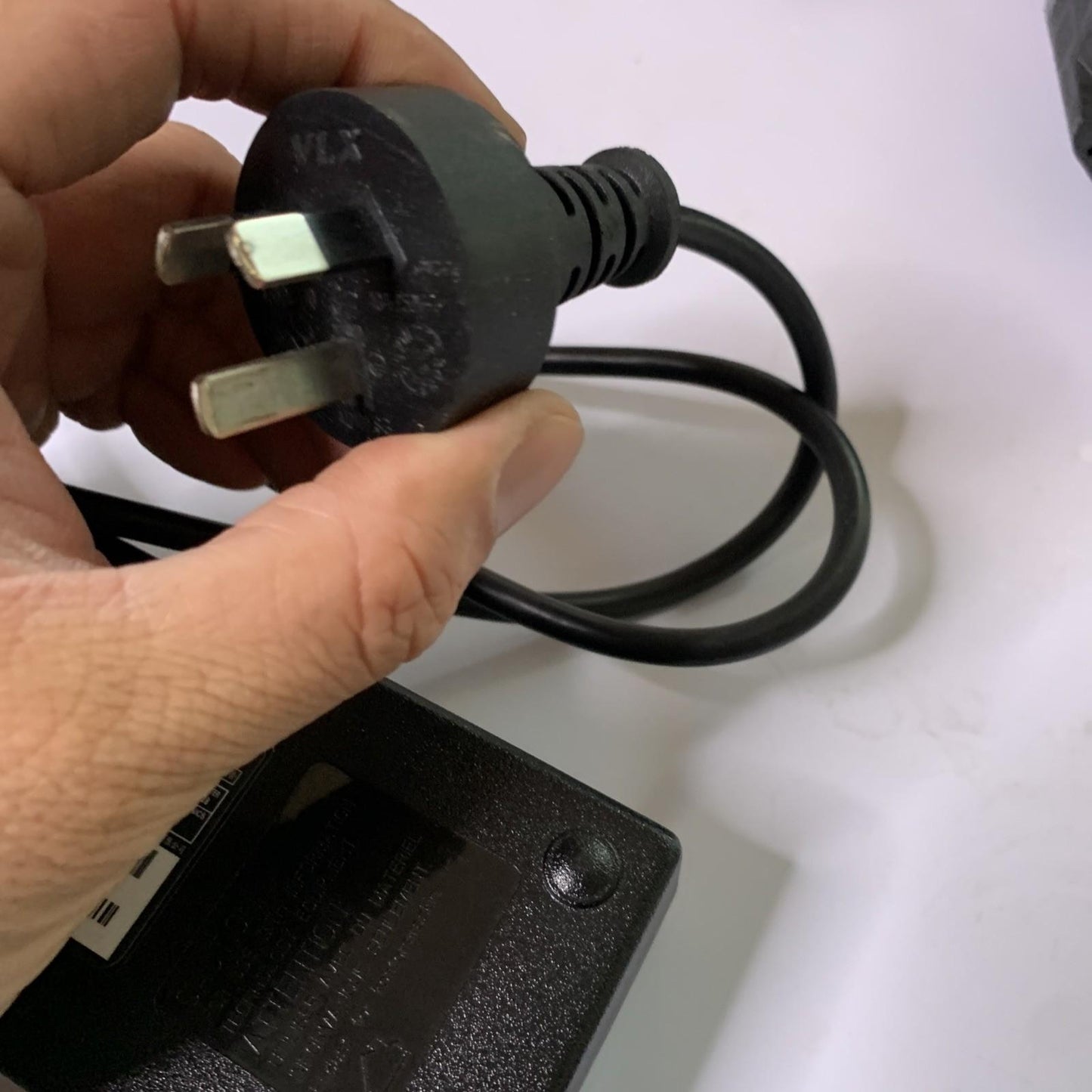 Genuine Toshiba PA5083E-1AC3 Laptop Power Supply 19V 6.32A AC Adapter