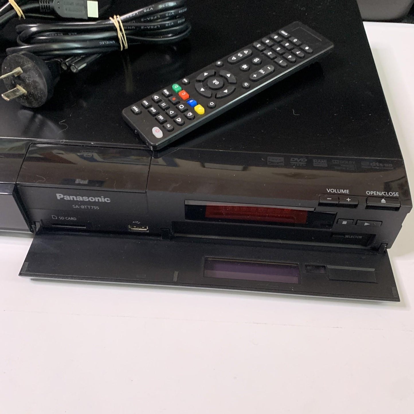 Panasonic 3D Blu-ray Player Home Theatre Receiver SA-BTT755