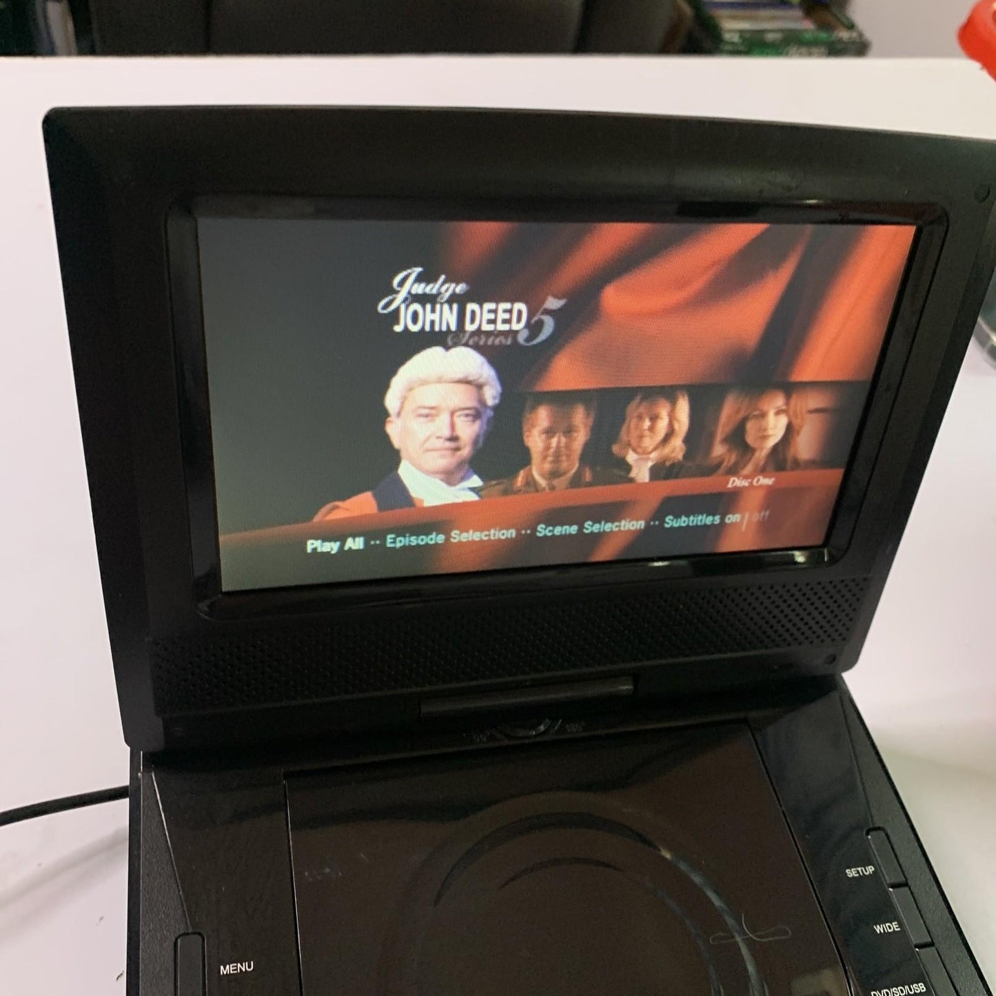 Laser 7" Portable DVD Player With Power Supply All Region Player DVD-PORTABLE-7