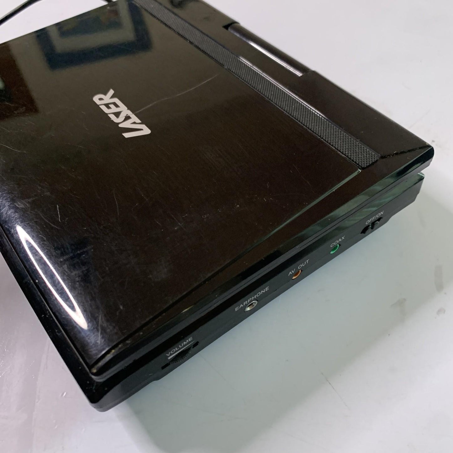 Laser 7" Portable DVD Player With Power Supply All Region Player DVD-PORTABLE-7