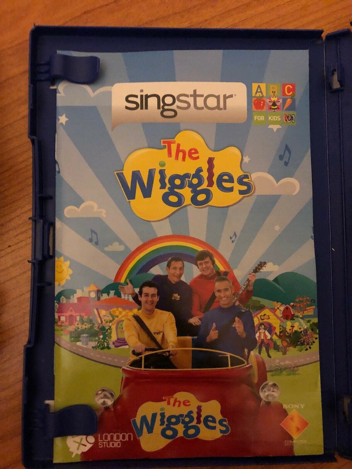 THE WIGGLES SingStar Karaoke  - Sony PS2  With 2x Genuine Microphones USB