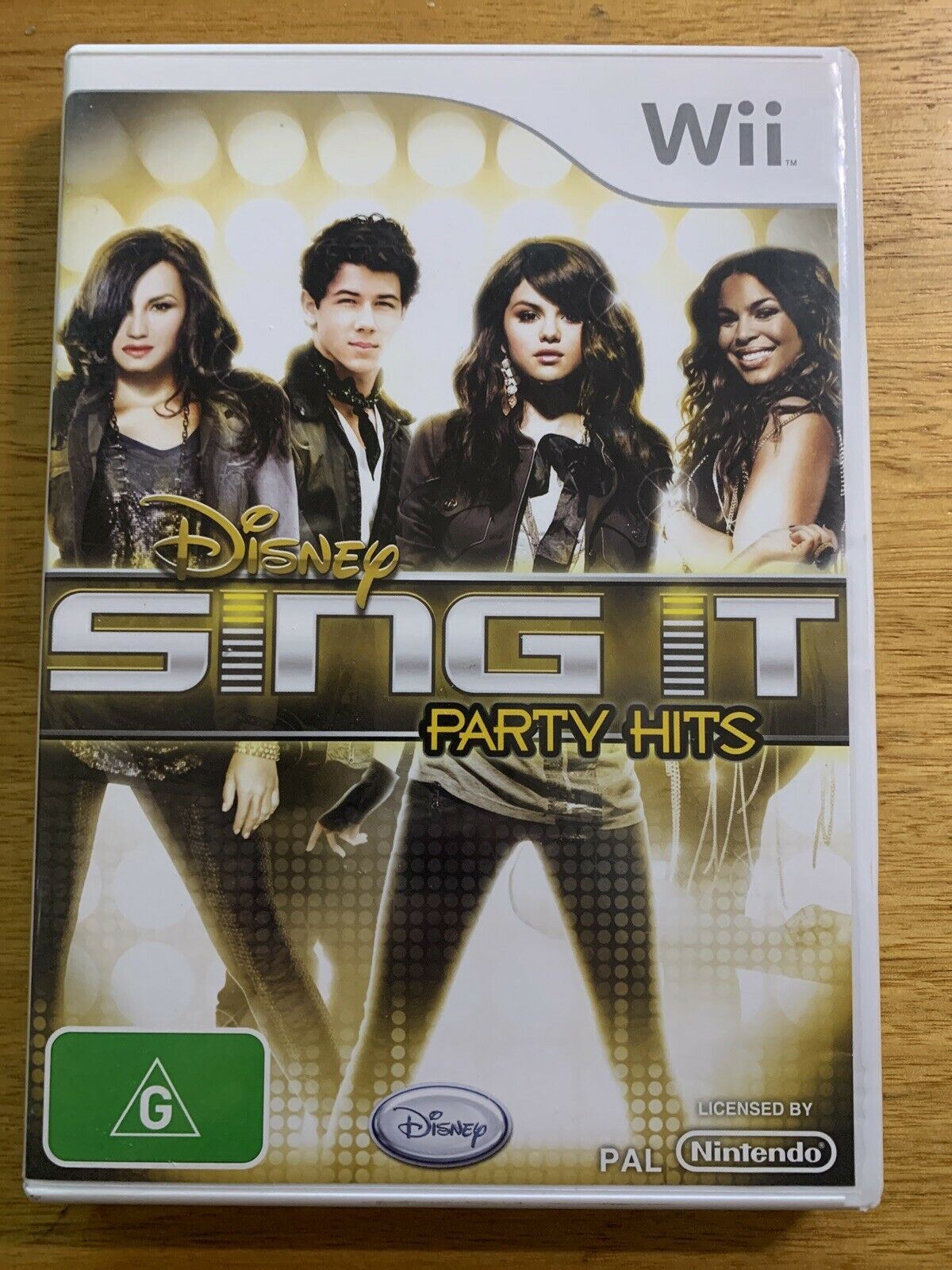 Disney SING IT Party Hits & USB Disney Microphone - Nintendo Wii Game & Manual