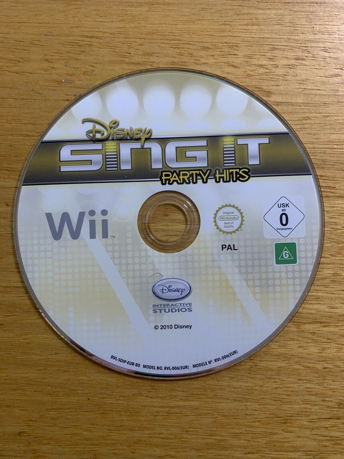 Disney SING IT Party Hits & USB Disney Microphone - Nintendo Wii Game & Manual