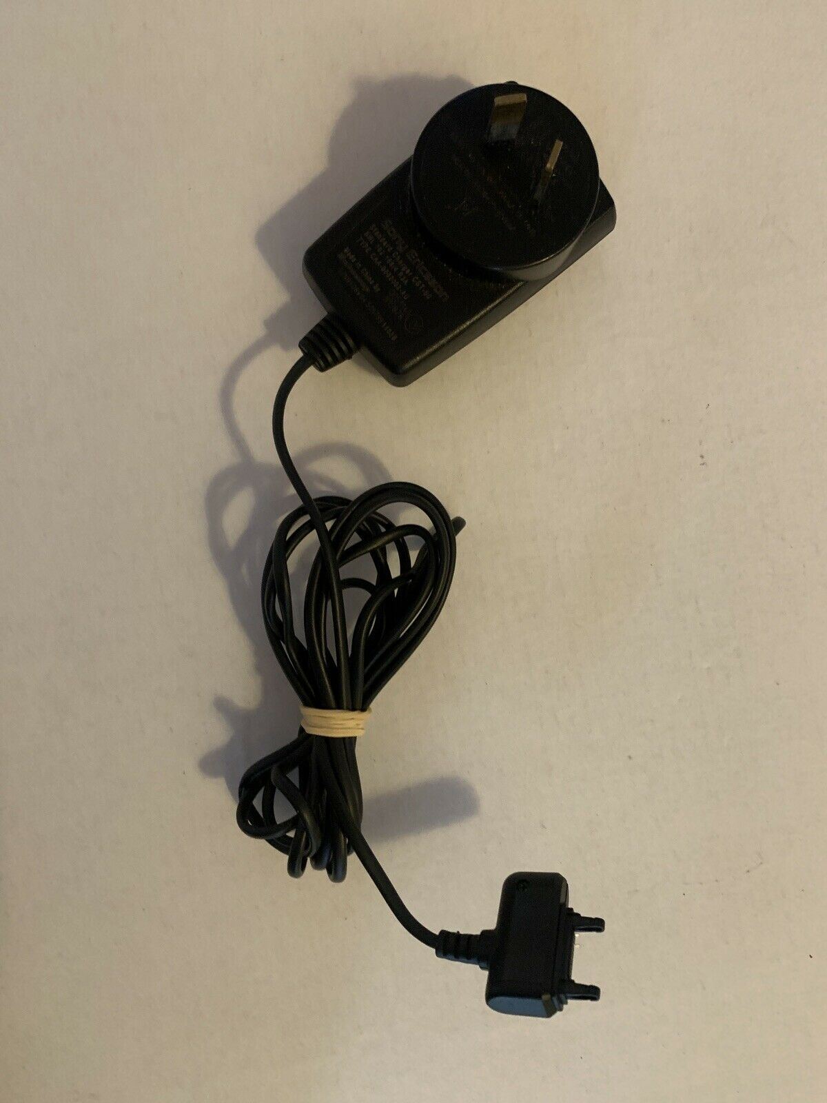 GENUINE Sony Ericsson CST-60 Charger AC Adapter OUTPUT DC : 4.9V  450mA   . AU