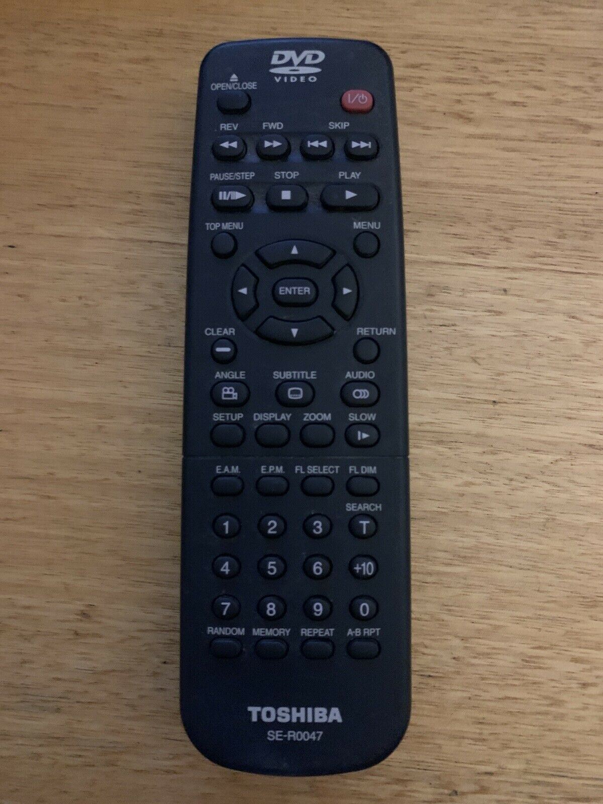 Genuine Toshiba SE-R0047 TV Remote Control To DVD Player (Missing Battery Cover)