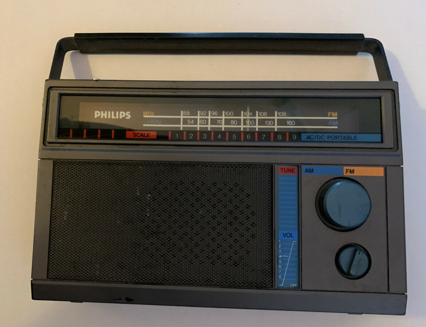 USED Vintage Philips AL089 AM/FM Portable Radio