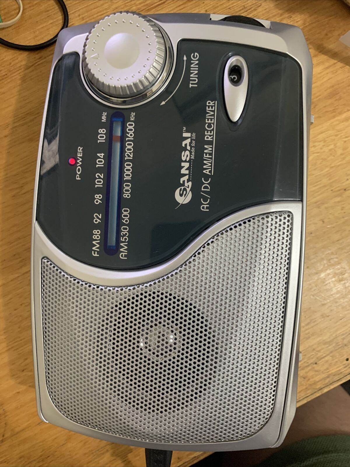 SanSai RD-768 AM/FM Portable Radio Speaker - Silver AC or Battery Powered