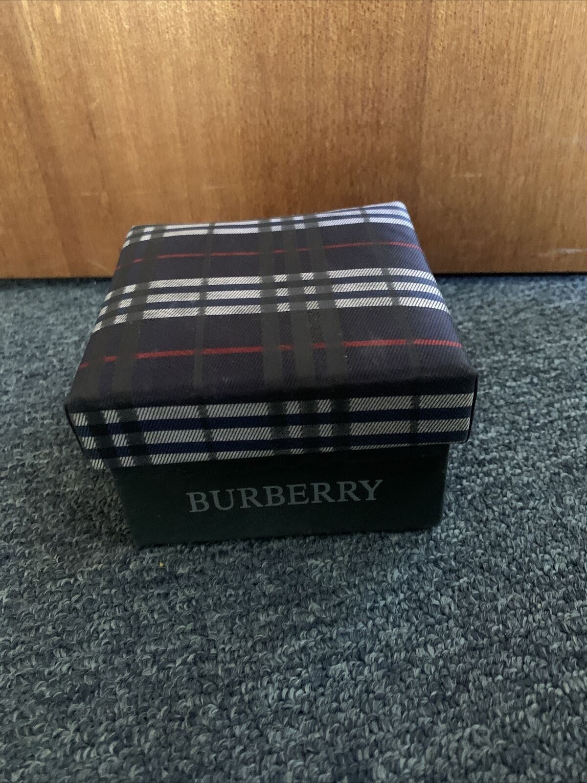 Burberry Box 10.5cm x 11cm x 7cm