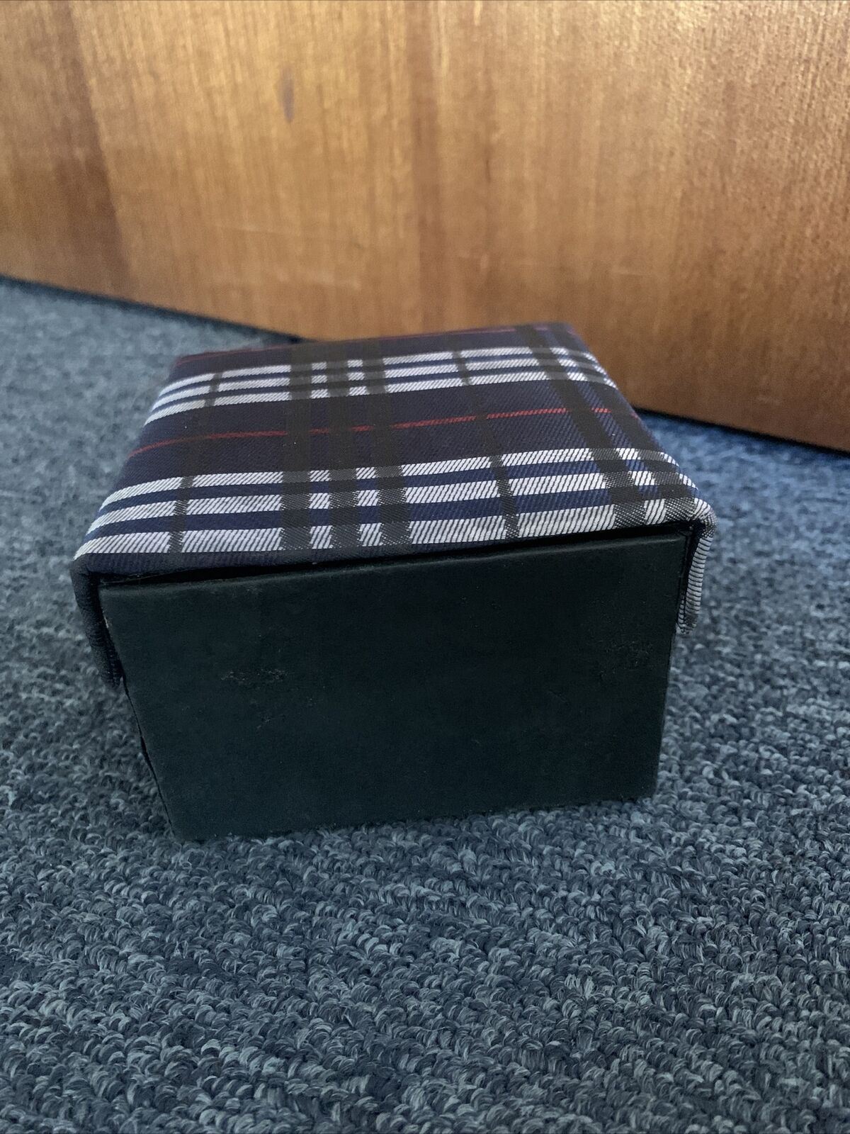 Burberry Box 10.5cm x 11cm x 7cm