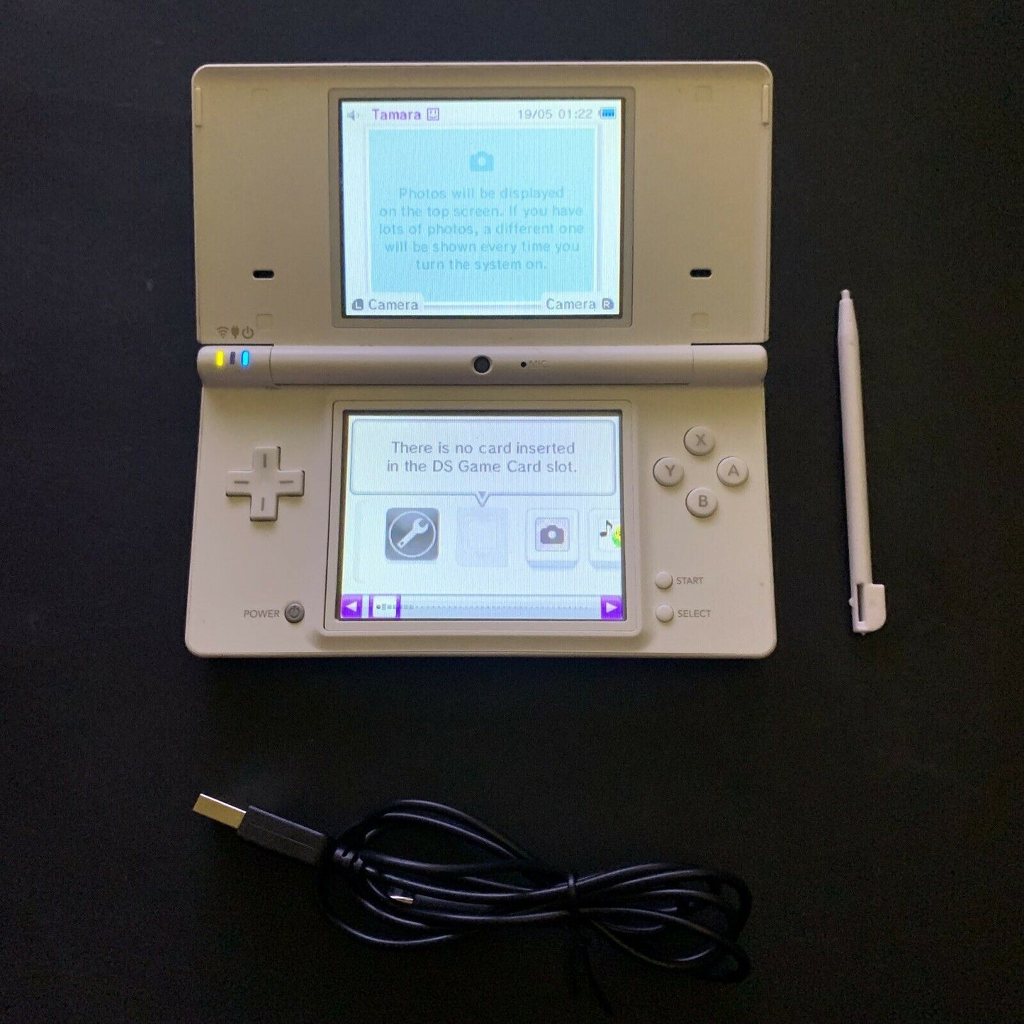 Nintendo DSi  Handheld Console White with USB Charger