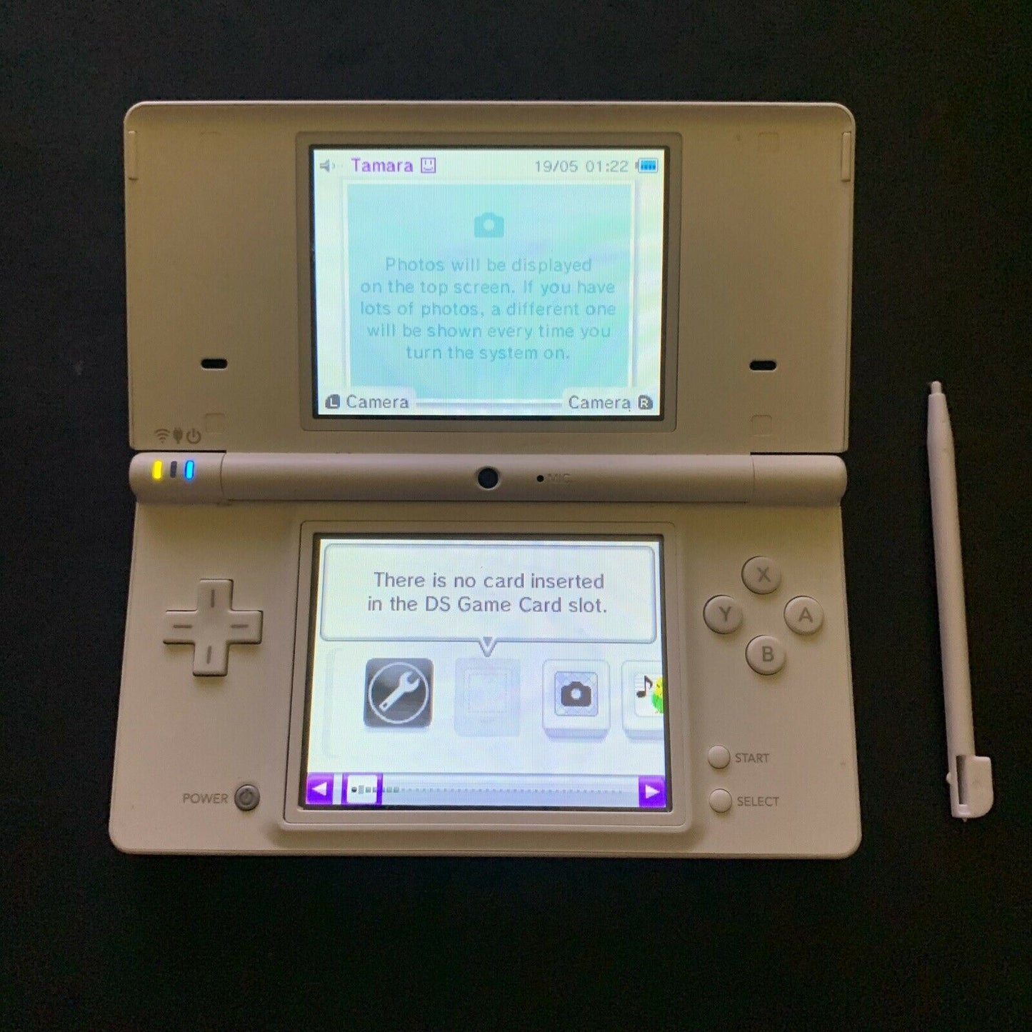 Nintendo DSi  Handheld Console White with USB Charger