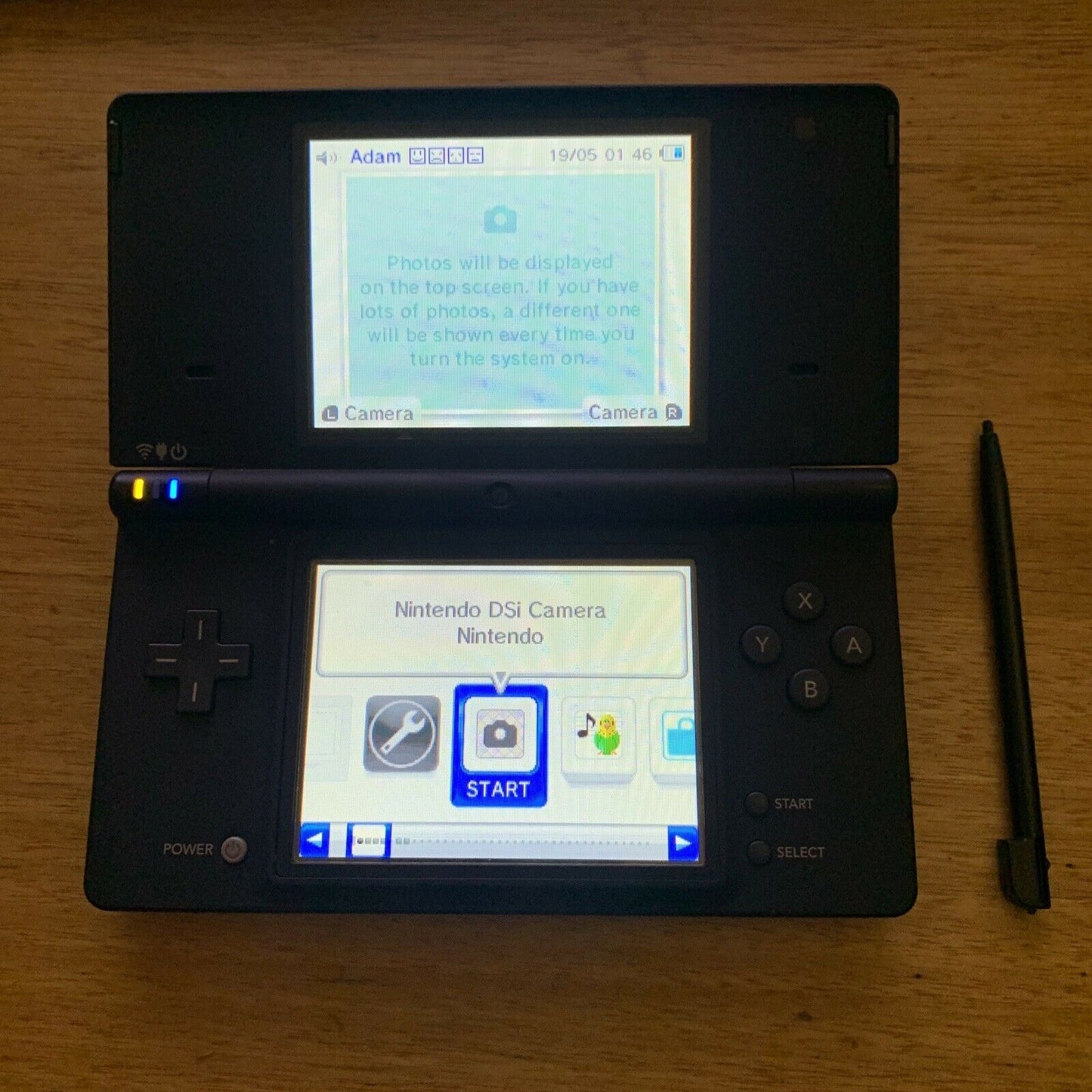 Nintendo DSi Handheld Console Black with Charger & Stylus