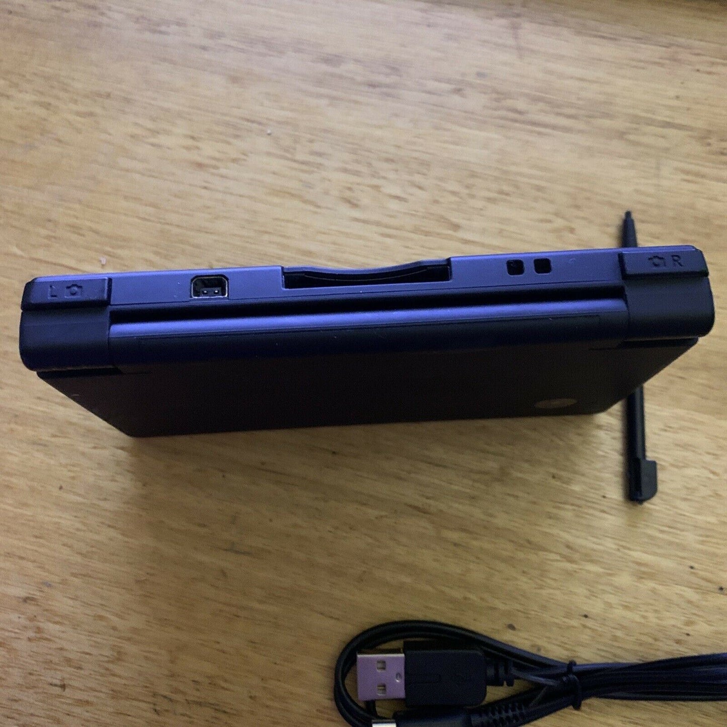 Nintendo DSi Handheld Console Black with Charger & Stylus