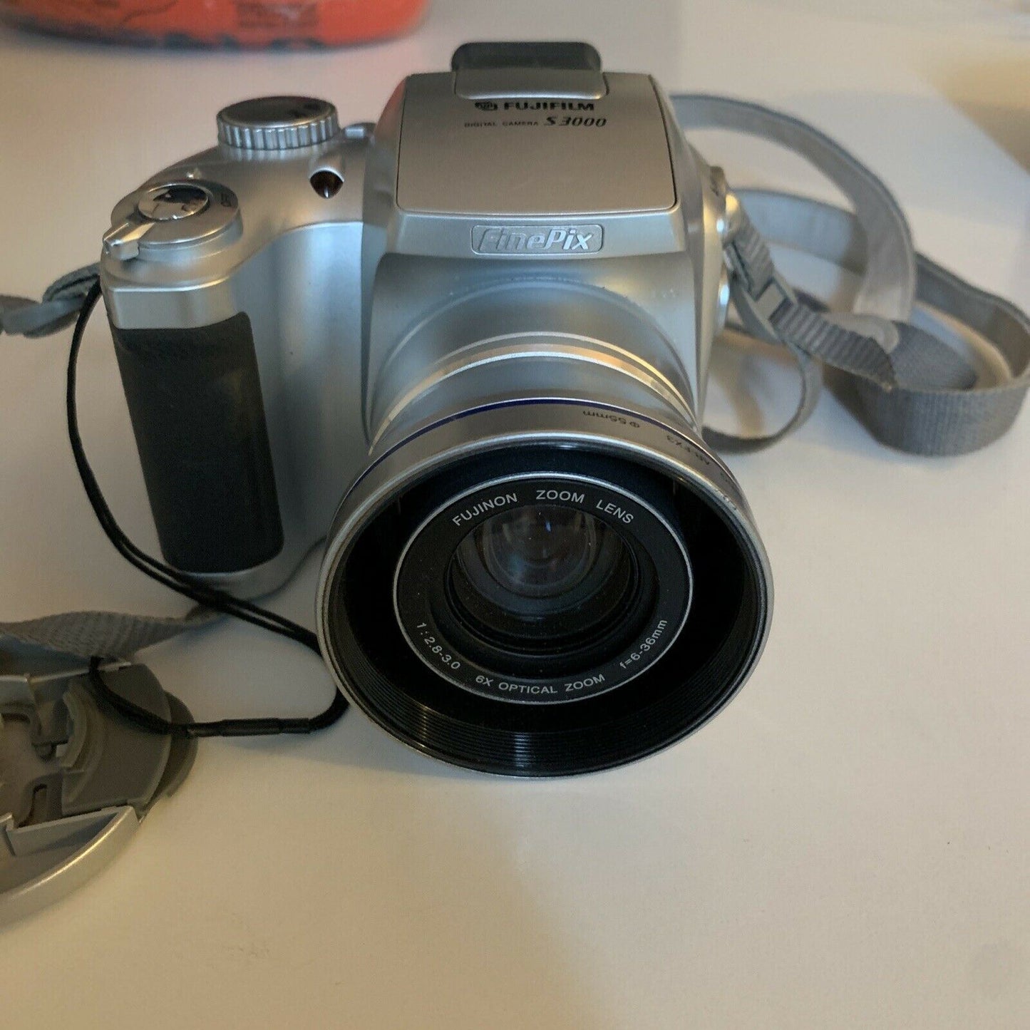 Vintage Fuji Finepix S3000 Digital Camera SLR, 3.2MP 6x Optical Zoom