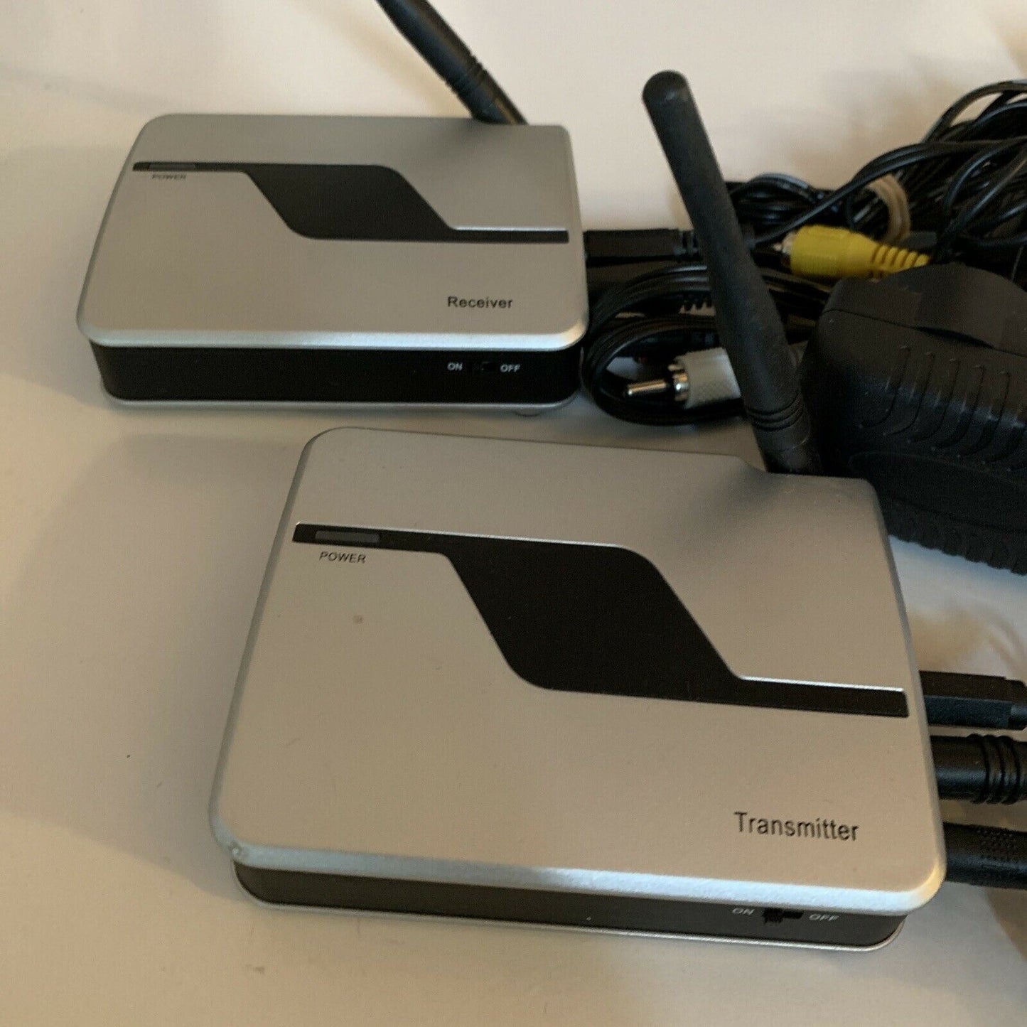 Dick Smith Wireless 5.8Ghz AV Sender 2488AR - Video Transmitter to Another TV