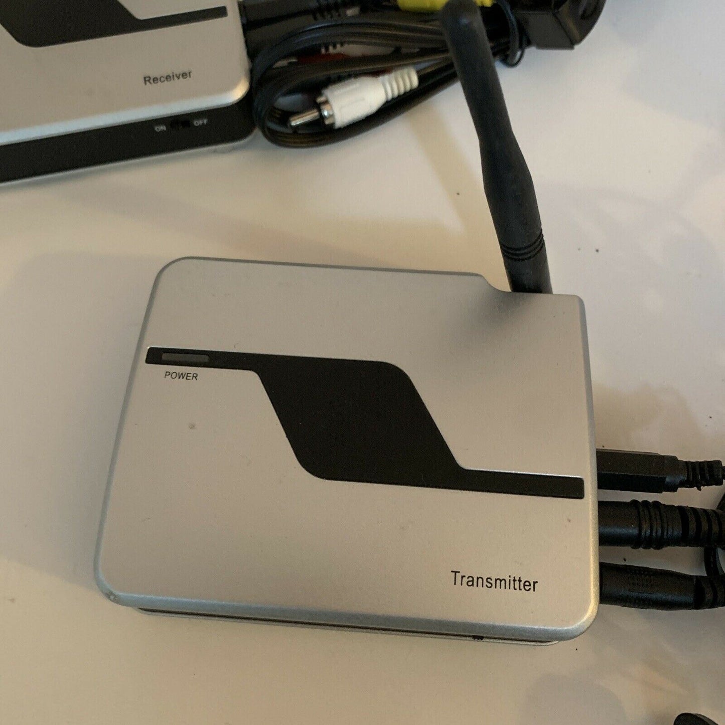 Dick Smith Wireless 5.8Ghz AV Sender 2488AR - Video Transmitter to Another TV