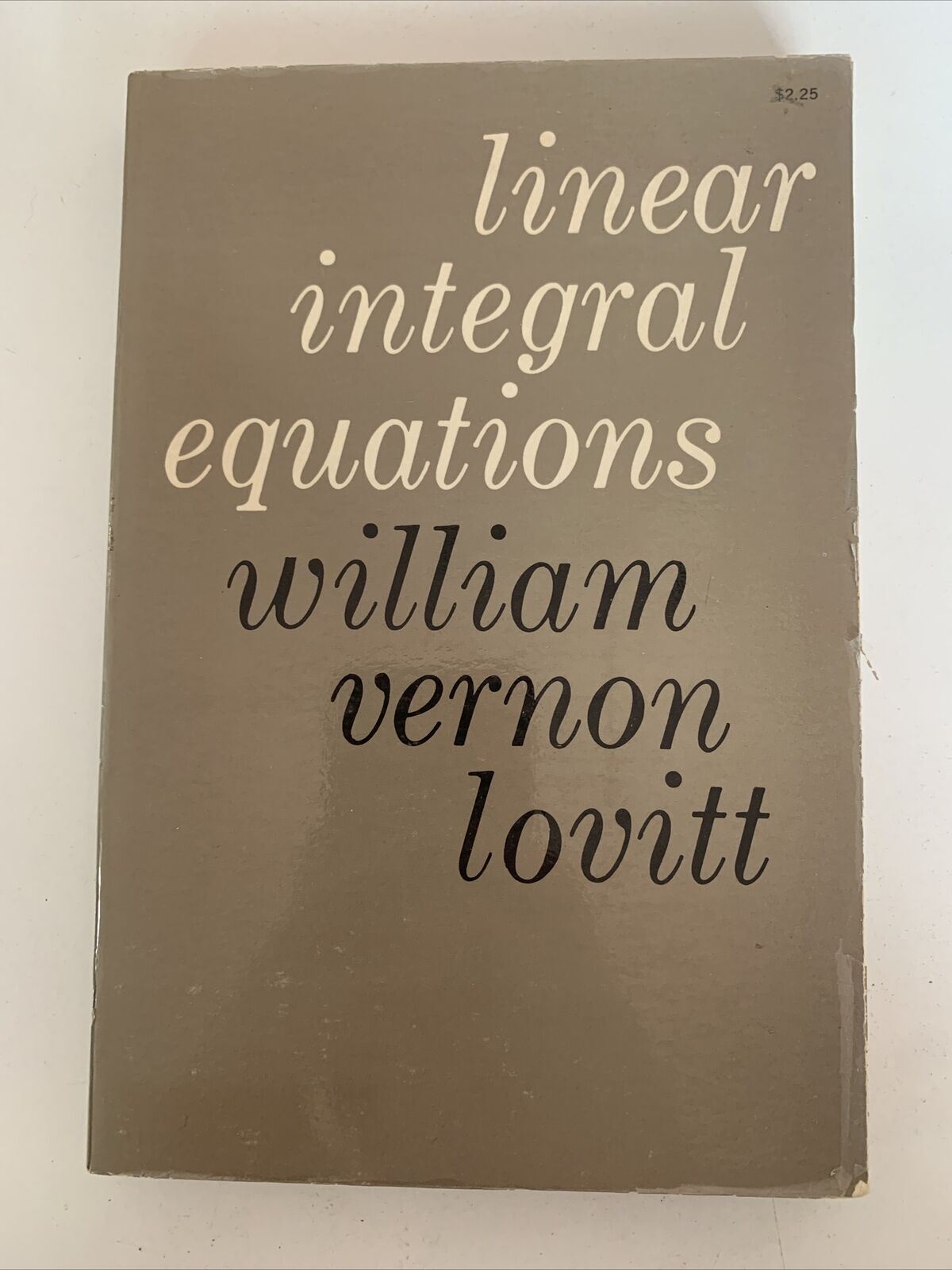 Linear Integral Equations by William Vernon Lovitt