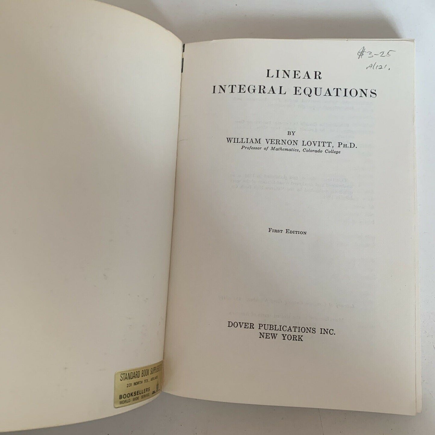 Linear Integral Equations by William Vernon Lovitt