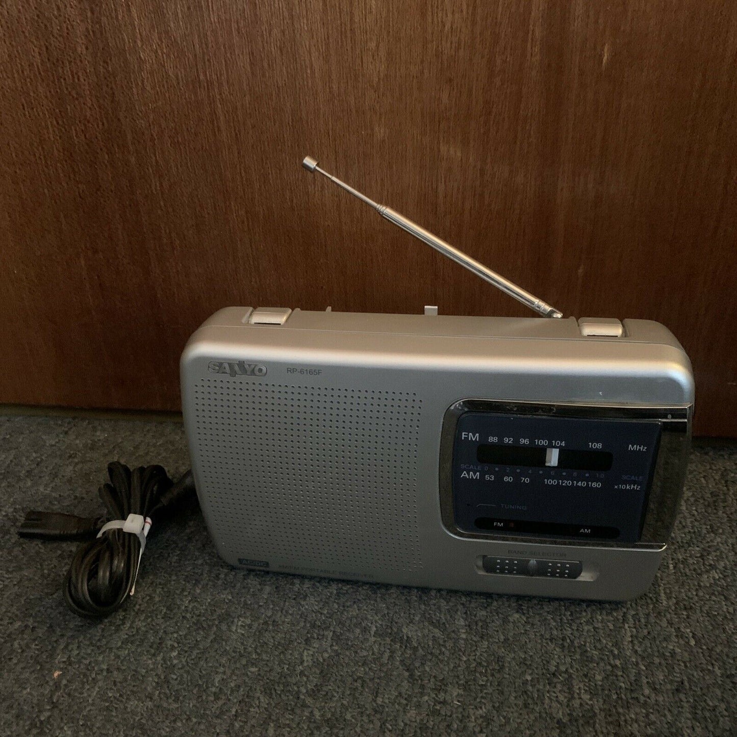 Sanyo RP-6165F AM/FM Portable Radio Receiver AC Mains or Battery Operated