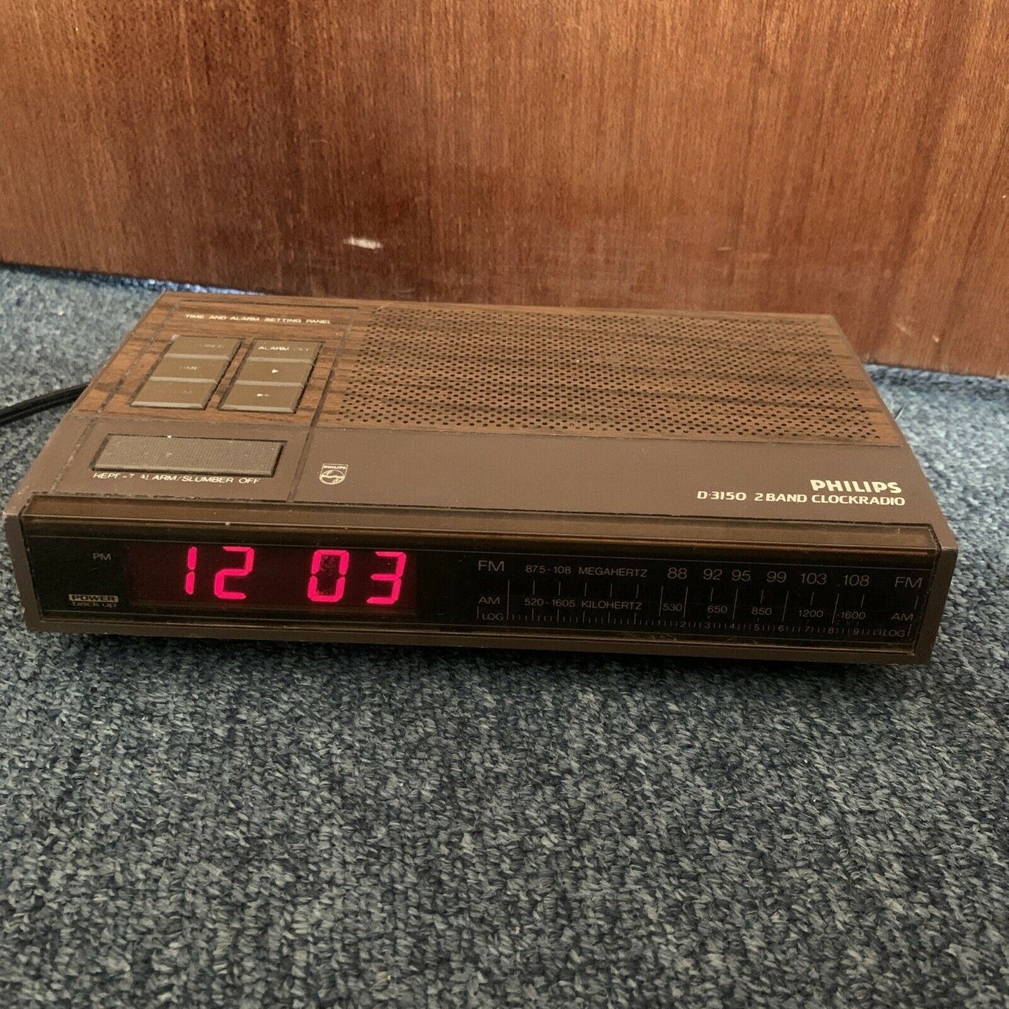 Vintage Philips D-3150 2 Band Alarm Clock Radio 1985