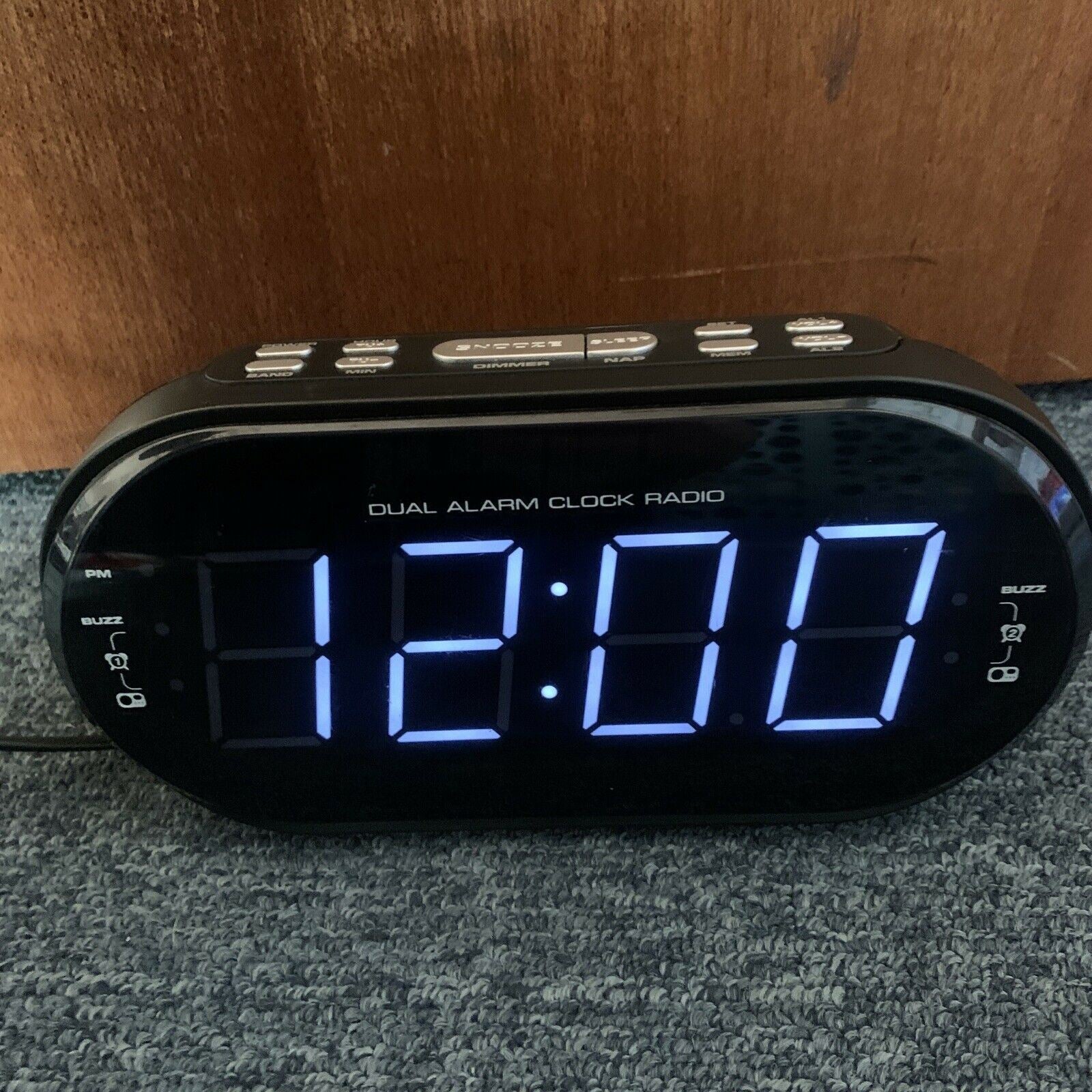 Home & Co Big Display Alarm Clock Radio AM/FM CR-228PL – Retro Unit