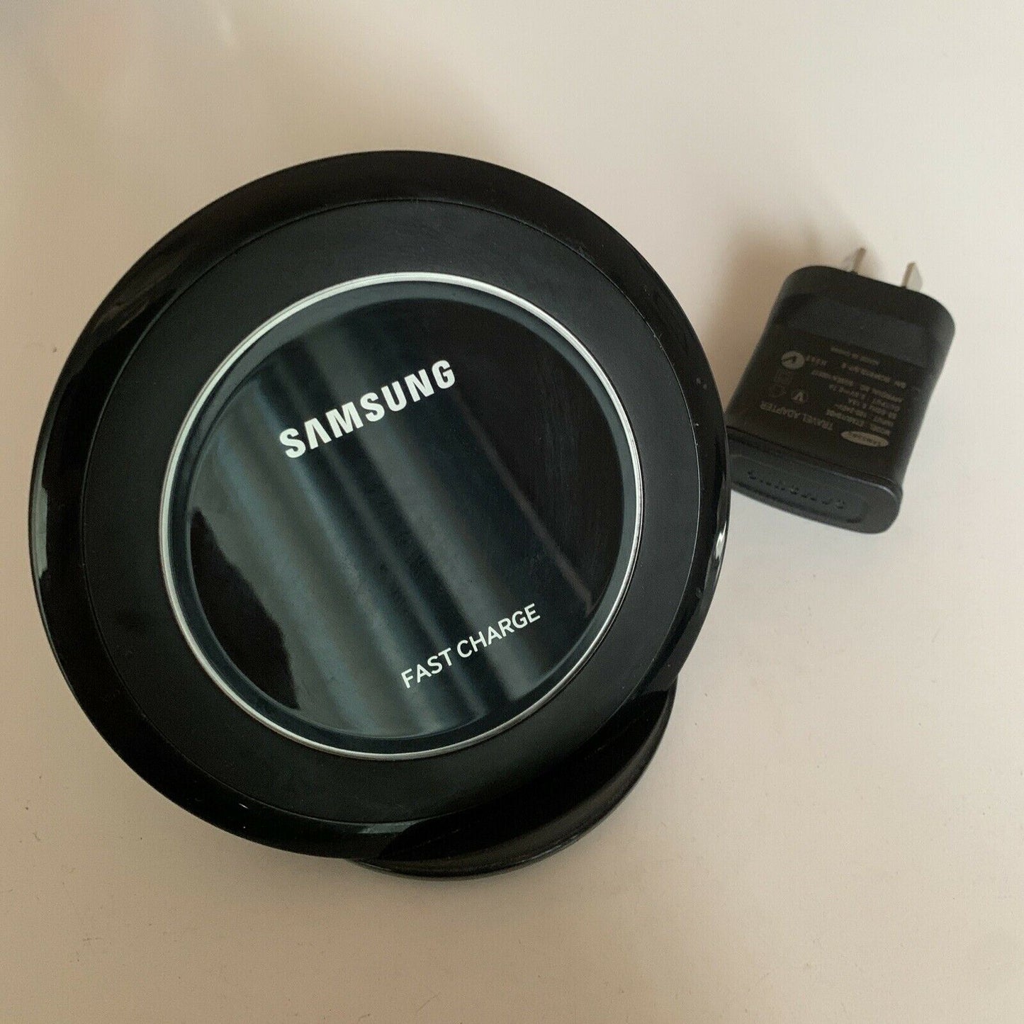 Samsung Wireless Fast Charge EP-NG930 QI Charger - Quick Charging!