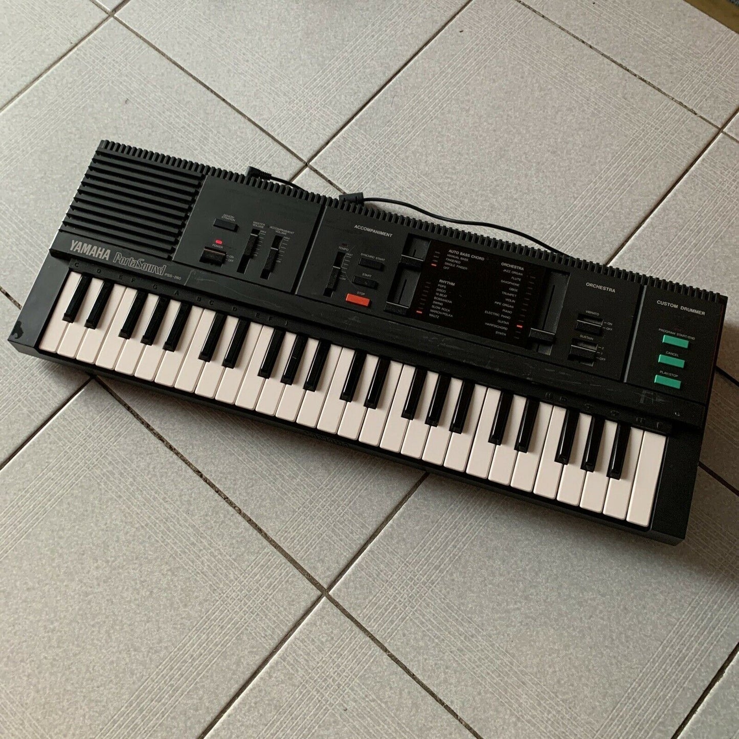 Vintage Yamaha Portasound PSS-260 Keyboard 1986 with AC Adapter