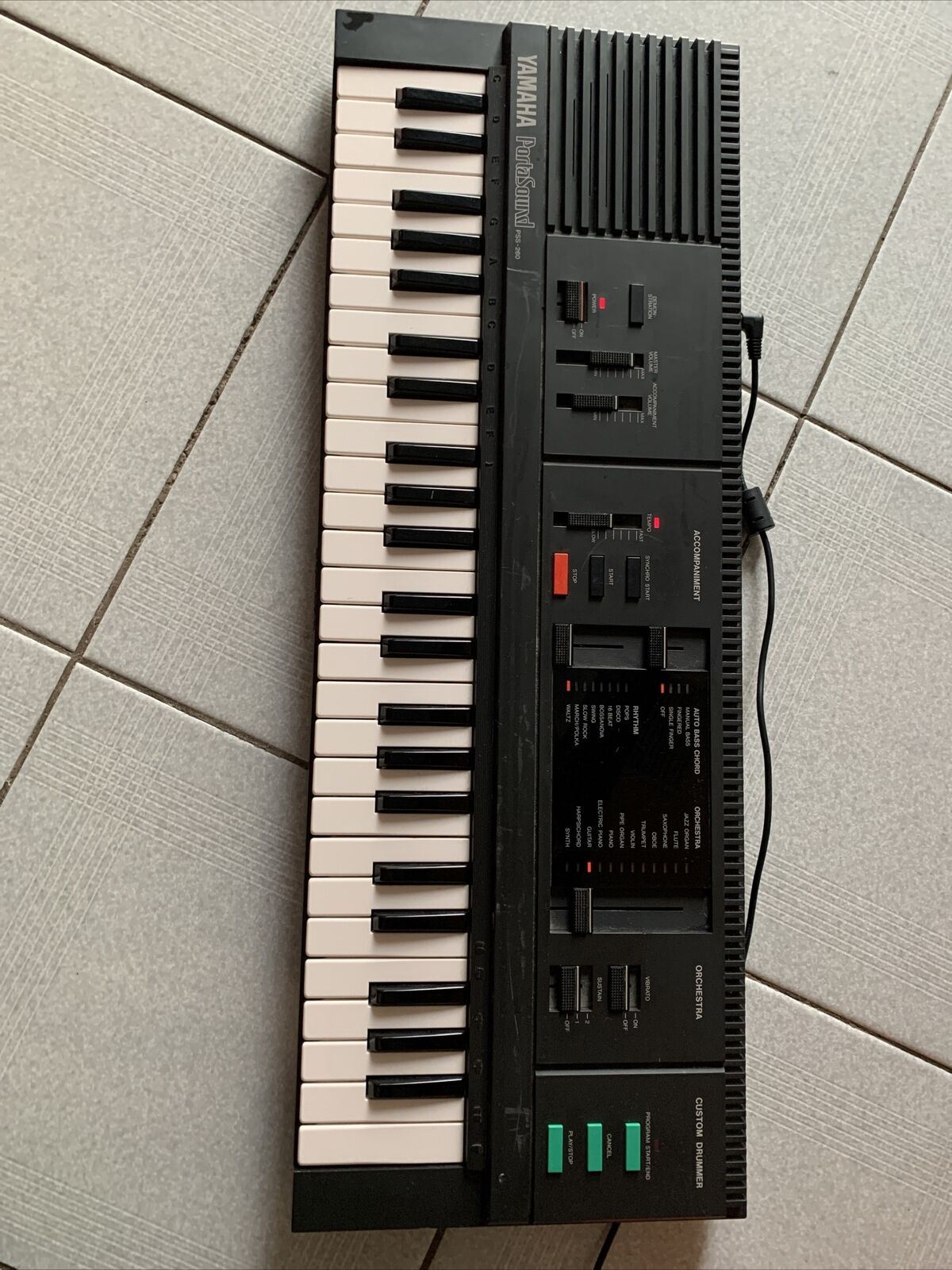 Vintage Yamaha Portasound PSS-260 Keyboard 1986 with AC Adapter