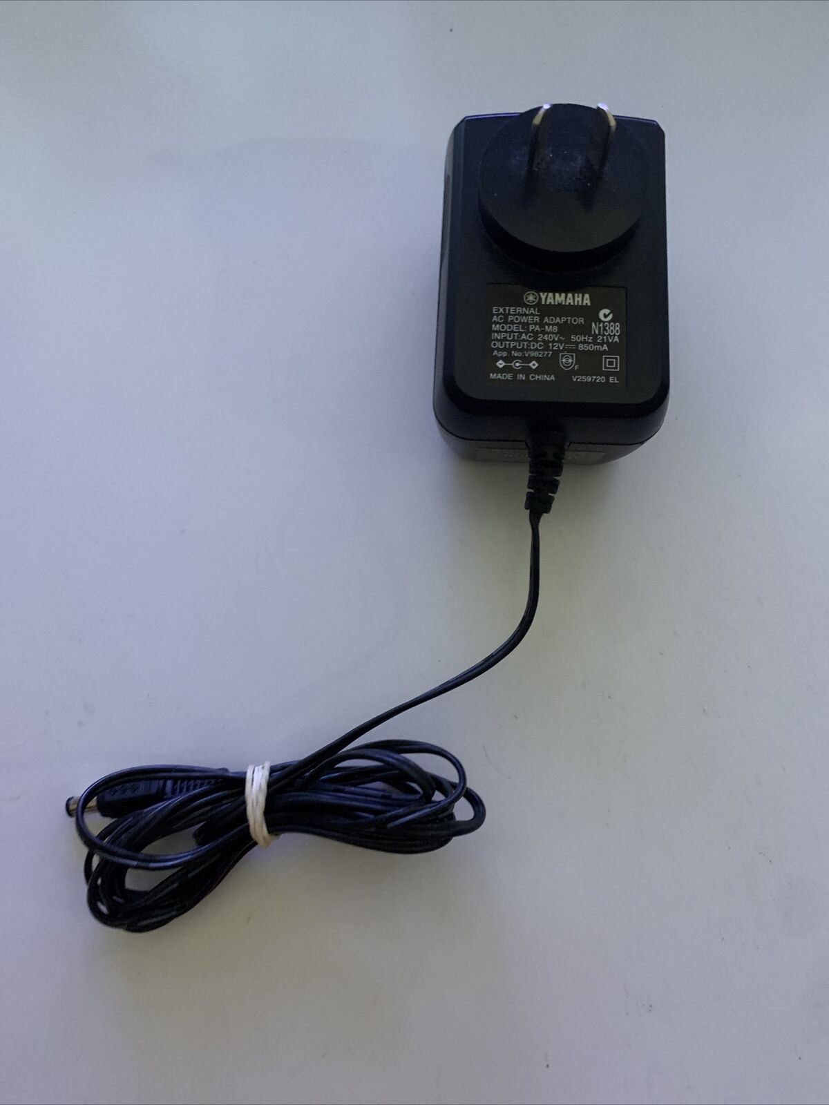 Genuine Yamaha PA-M8 AC Power Adapter 12V 850mA for Keyboard