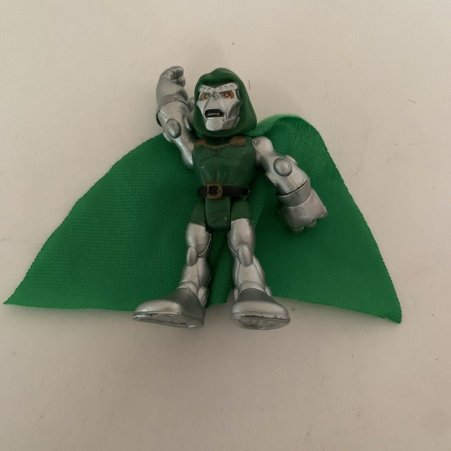 Hasbro Marvel Super Hero Adventures Villain Dr Doom Von Doom Green Cape 2010