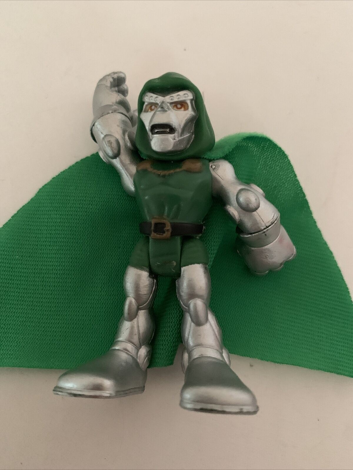 Hasbro Marvel Super Hero Adventures Villain Dr Doom Von Doom Green Cape 2010