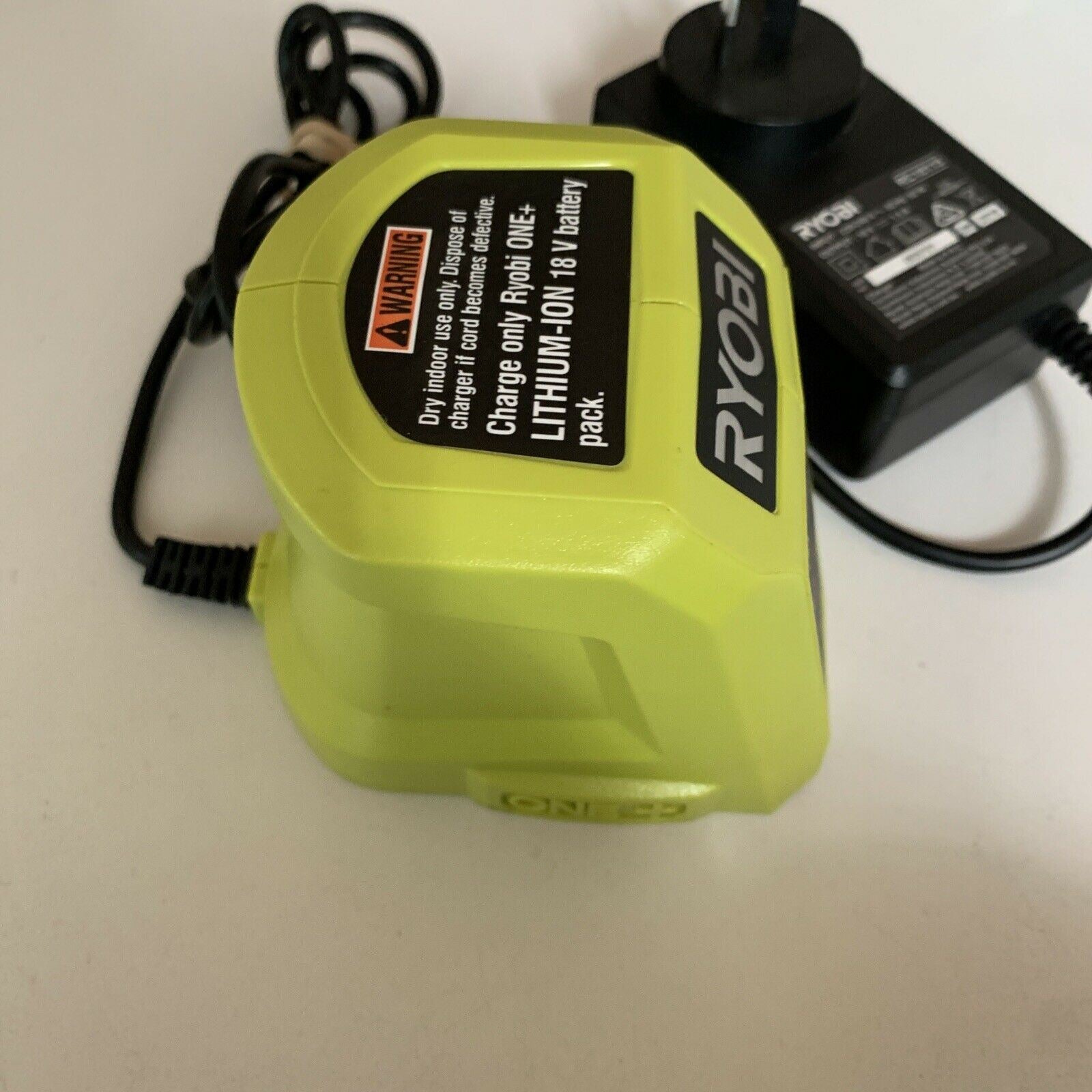 Ryobi One+ Lithium-Ion 18V Battery Charger RC18115 – Retro Unit