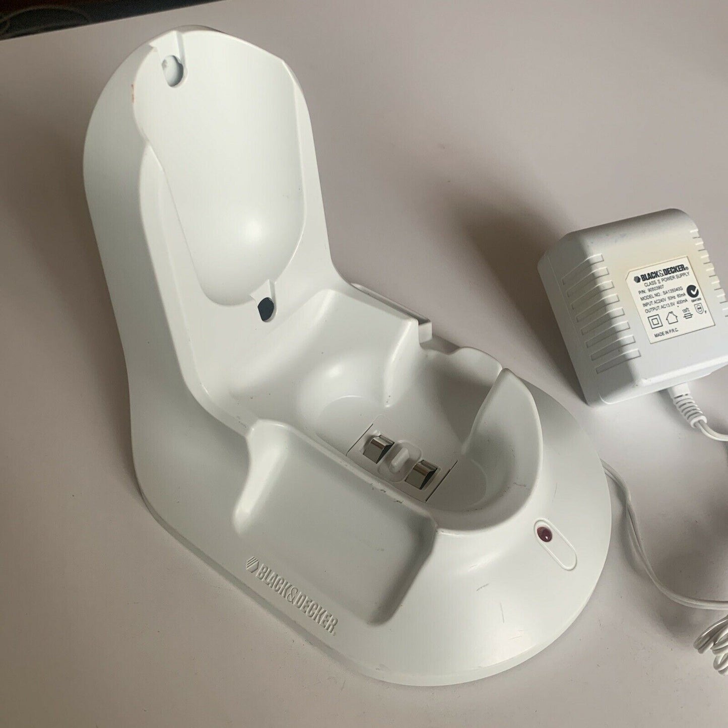 Black & Decker Vacuum Charger & Power Supply SA135040G 90503907 13.5v 400mA