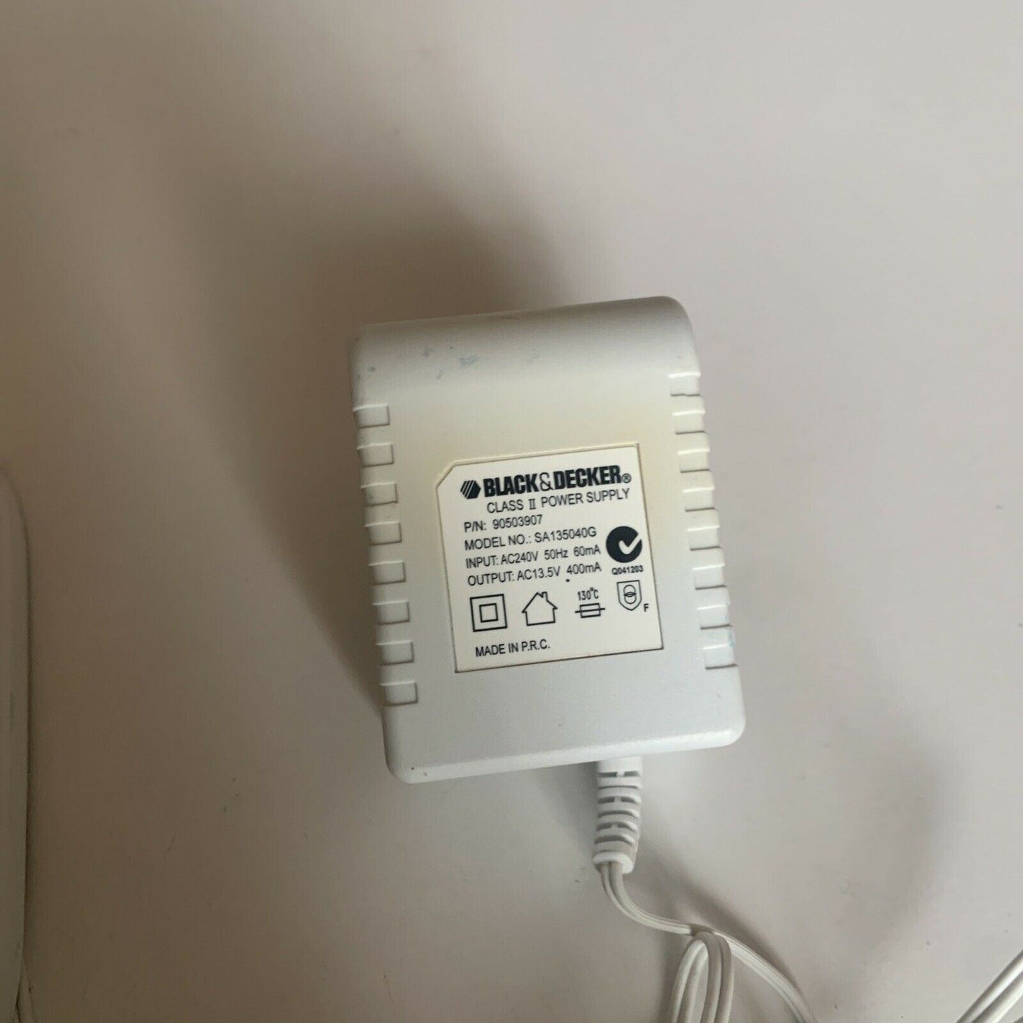 Black & Decker Vacuum Charger & Power Supply SA135040G 90503907 13.5v 400mA