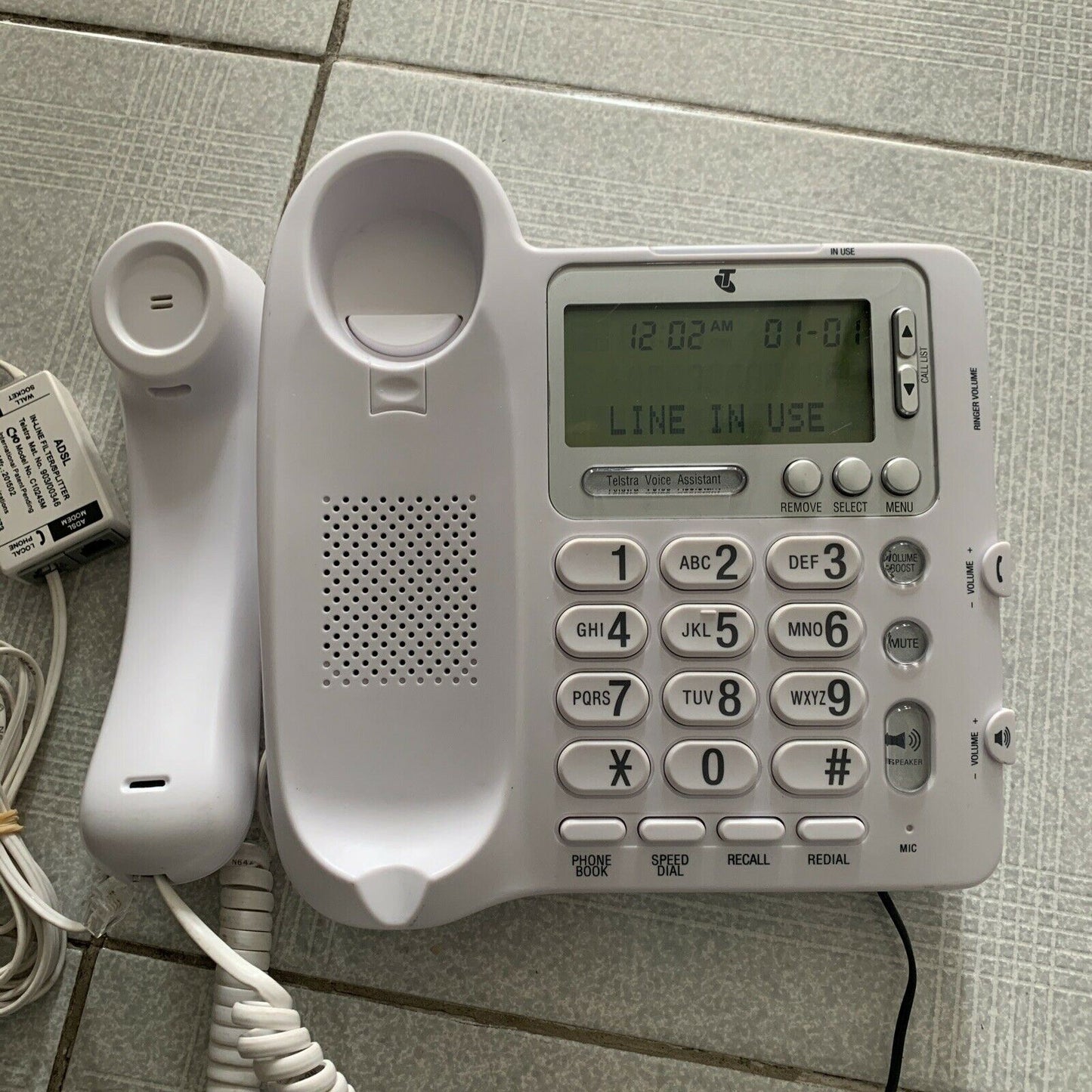 Telstra T800 LARGE BUTTON CORDED PHONE