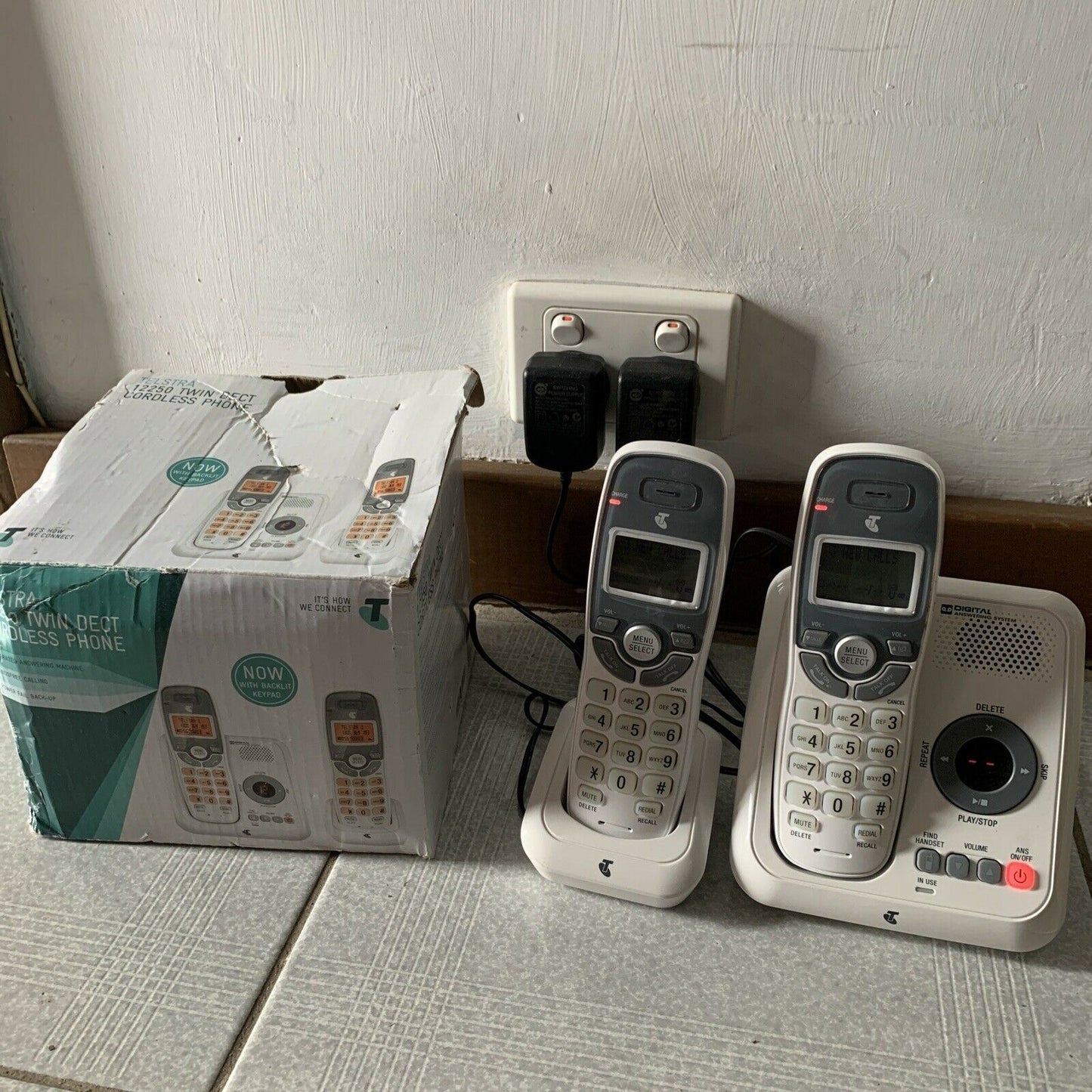 Telstra 12250 Twin DECT Cordless Phone