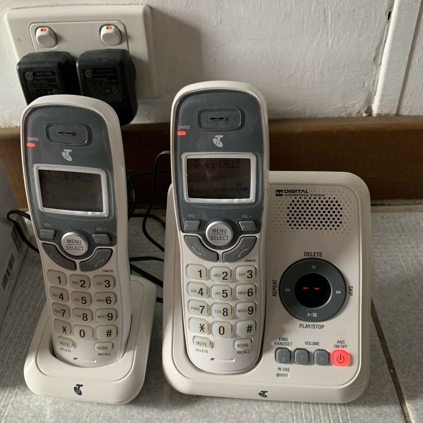 Telstra 12250 Twin DECT Cordless Phone