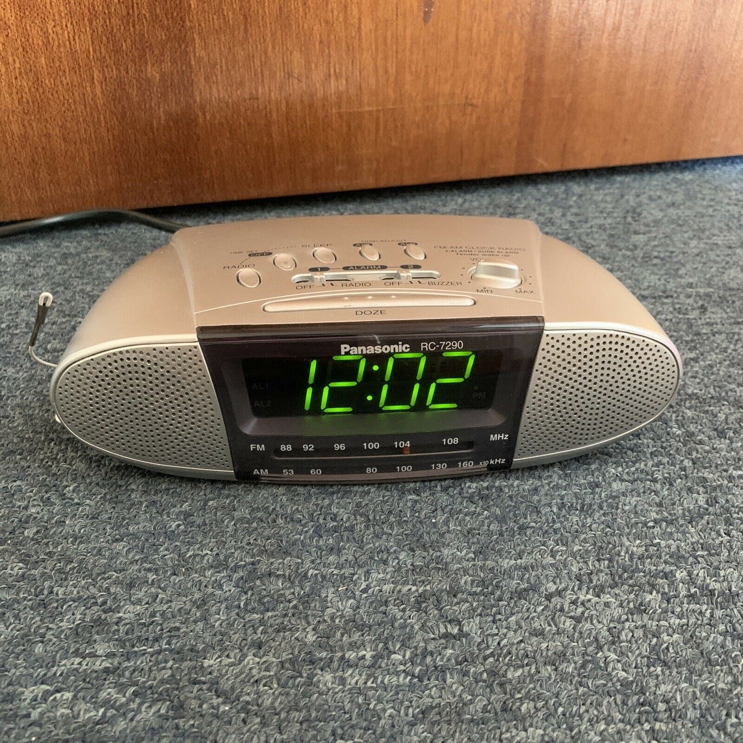 Panasonic RC-7290 AM/FM Alarm Clock Radio W Snooze Function & Battery Backup