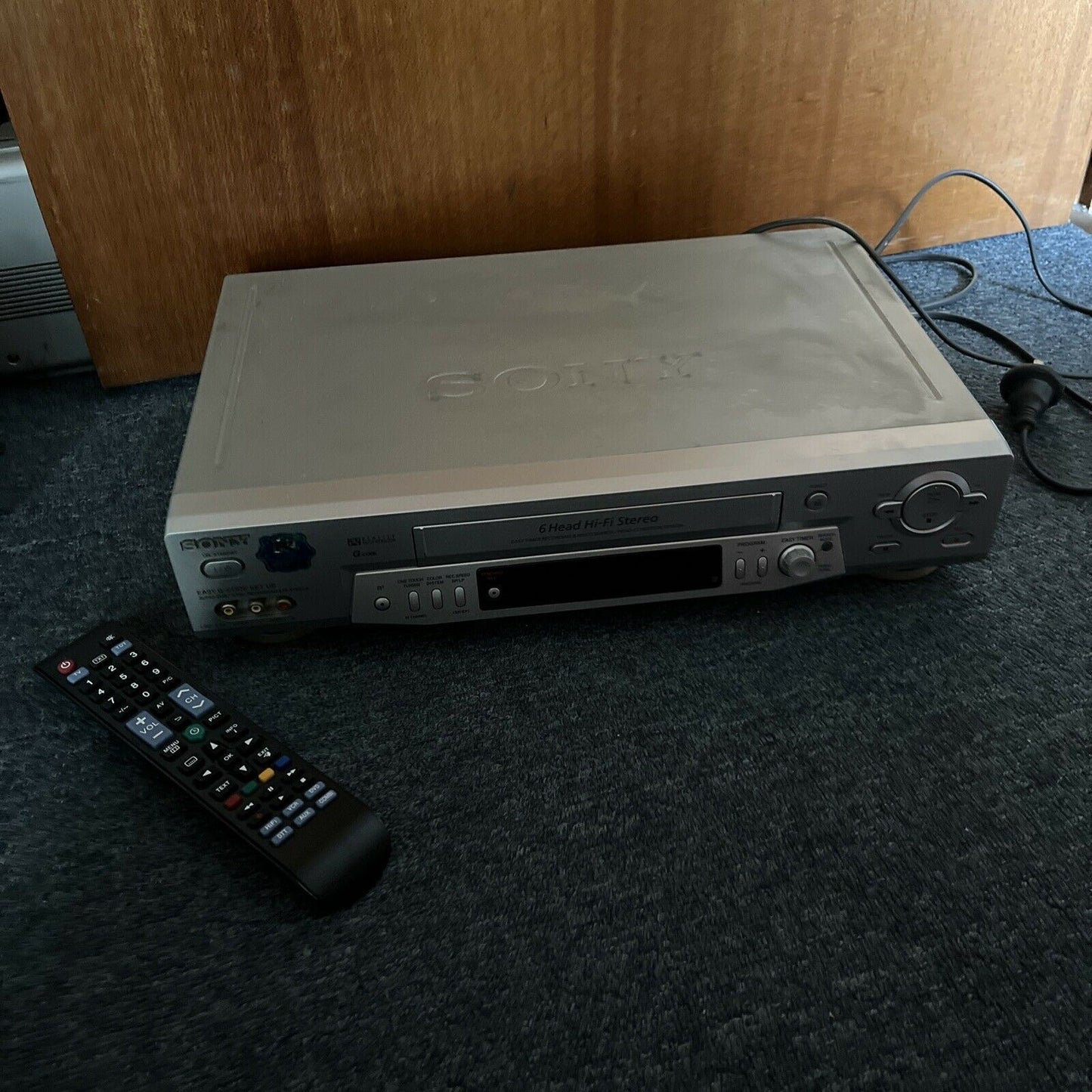 Sony SLV-EZ717 VCR VHS Player Recorder  6 Head Hi-fi Stereo PAL NTSC Playback
