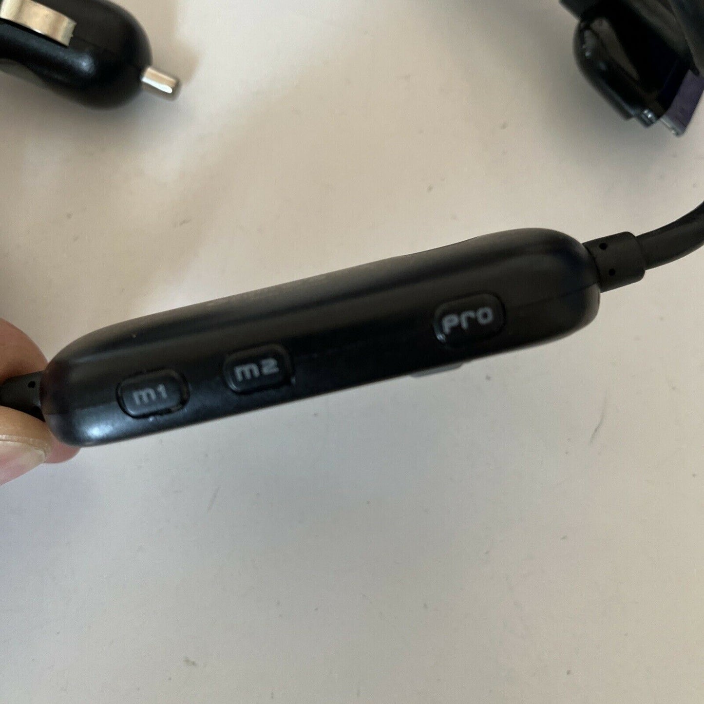 Belkin Tunecast Auto F8Z498 FM Transmitter for Apple 30-pin iPod iPhone iPad