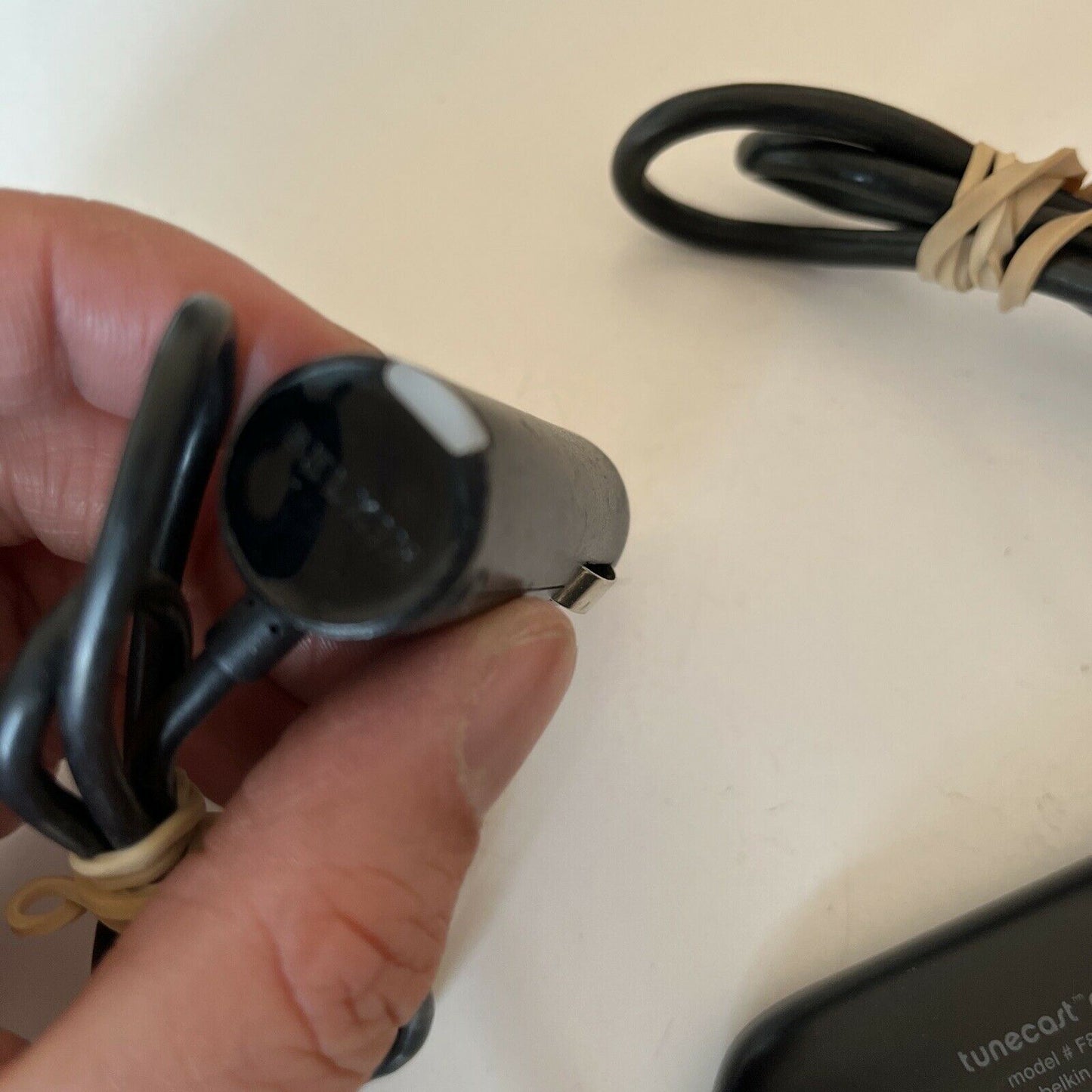 Belkin Tunecast Auto F8Z498 FM Transmitter for Apple 30-pin iPod iPhone iPad