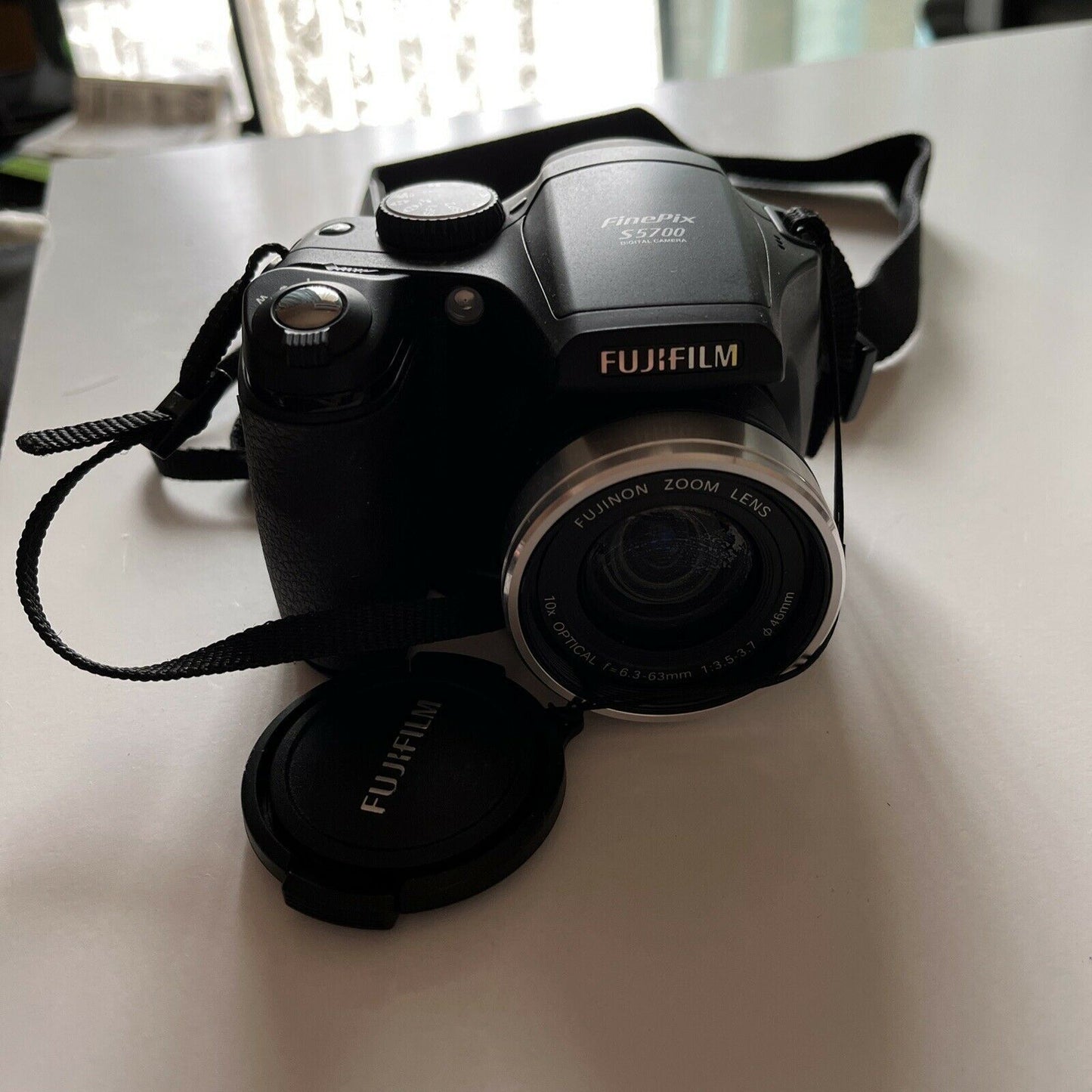 Fujifilm FinePix S5700 7.1 MP Digital Camera & HD Video- Black. In working order