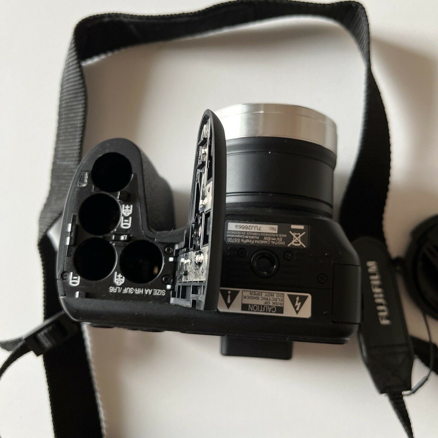 Fujifilm FinePix S5700 7.1 MP Digital Camera & HD Video- Black. In working order