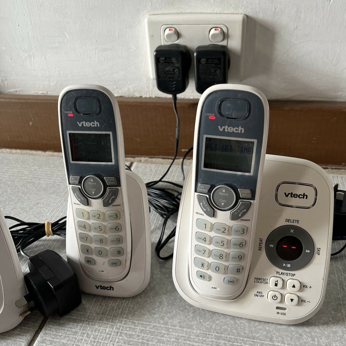 Vtech 15250 Cordless Telephone Answering Machine with 3 Handset NBN Co