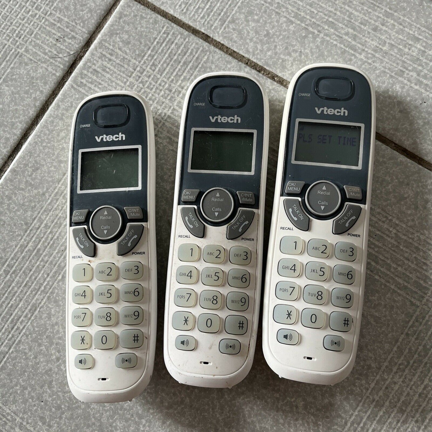 Vtech 15250 Cordless Telephone Answering Machine with 3 Handset NBN Compatible